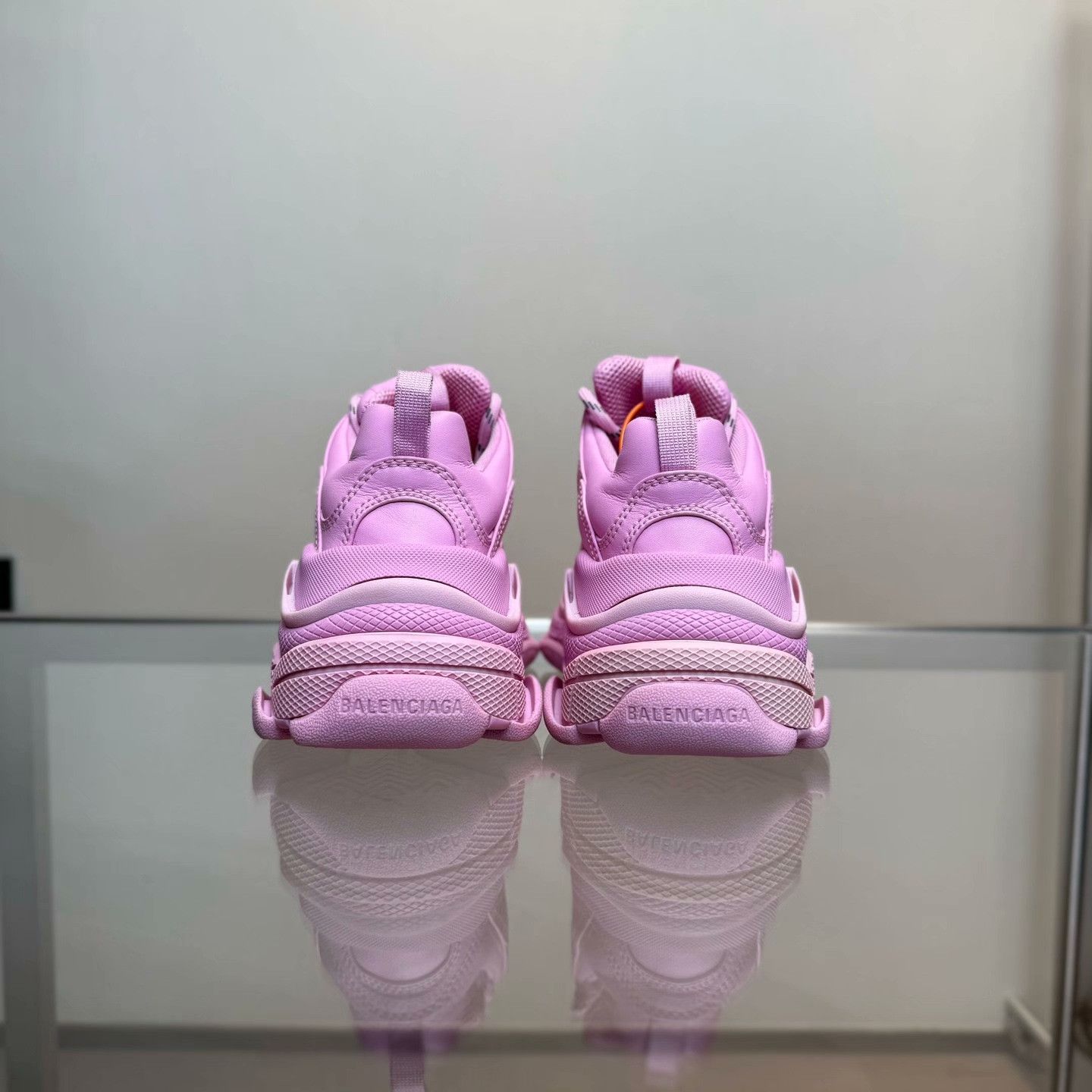 Balenciaga Balenciaga Pink Lowtop Sneakers 35 Women Size US 5 / IT 35 - 5 Thumbnail
