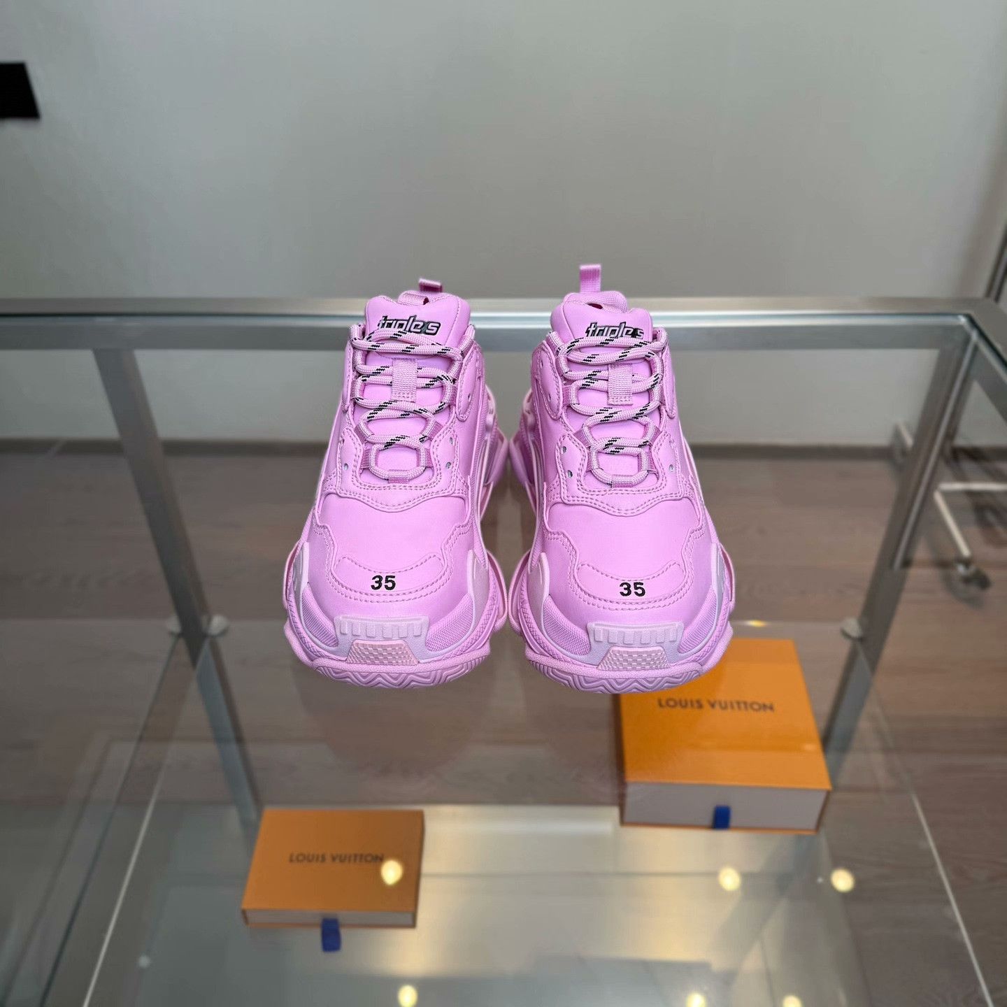Balenciaga Balenciaga Pink Lowtop Sneakers 35 Women Size US 5 / IT 35 - 7 Thumbnail