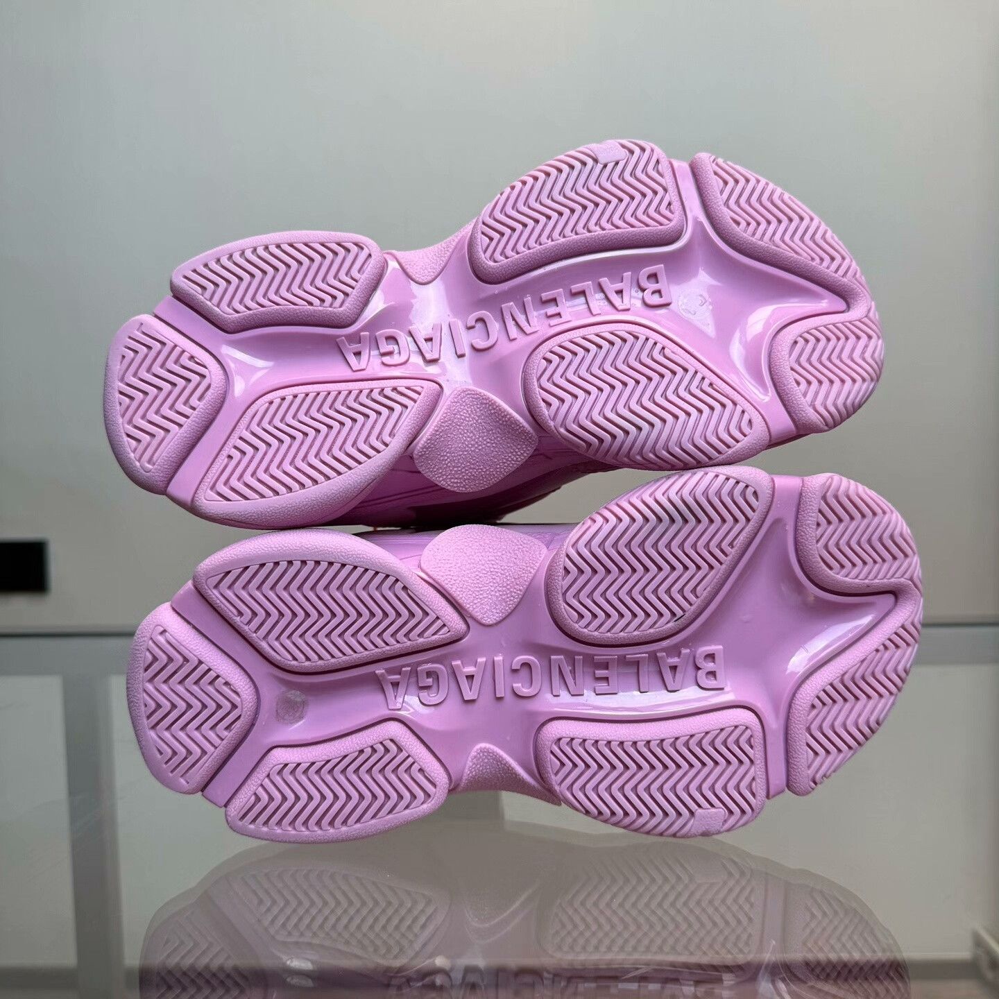 Balenciaga Balenciaga Pink Lowtop Sneakers 35 Women Size US 5 / IT 35 - 6 Thumbnail