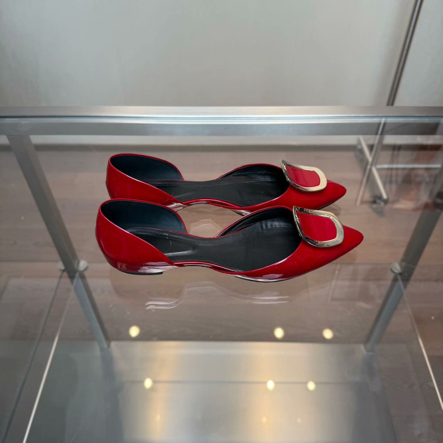 Roger Vivier Roger Vivier Retro Red Lowtop Sneakers 39 Women Size US 8.5 / IT 38.5 - 5 Thumbnail