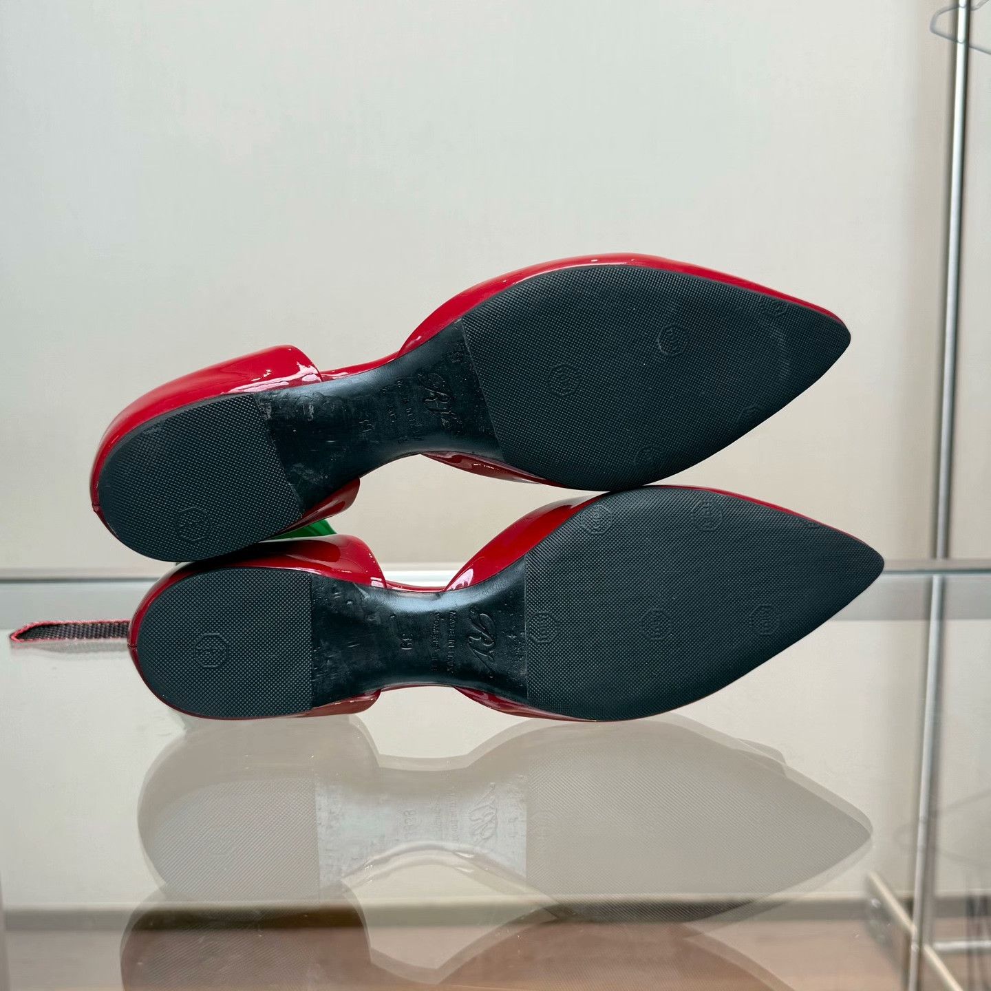 Roger Vivier Roger Vivier Retro Red Lowtop Sneakers 39 Women Size US 8.5 / IT 38.5 - 7 Thumbnail