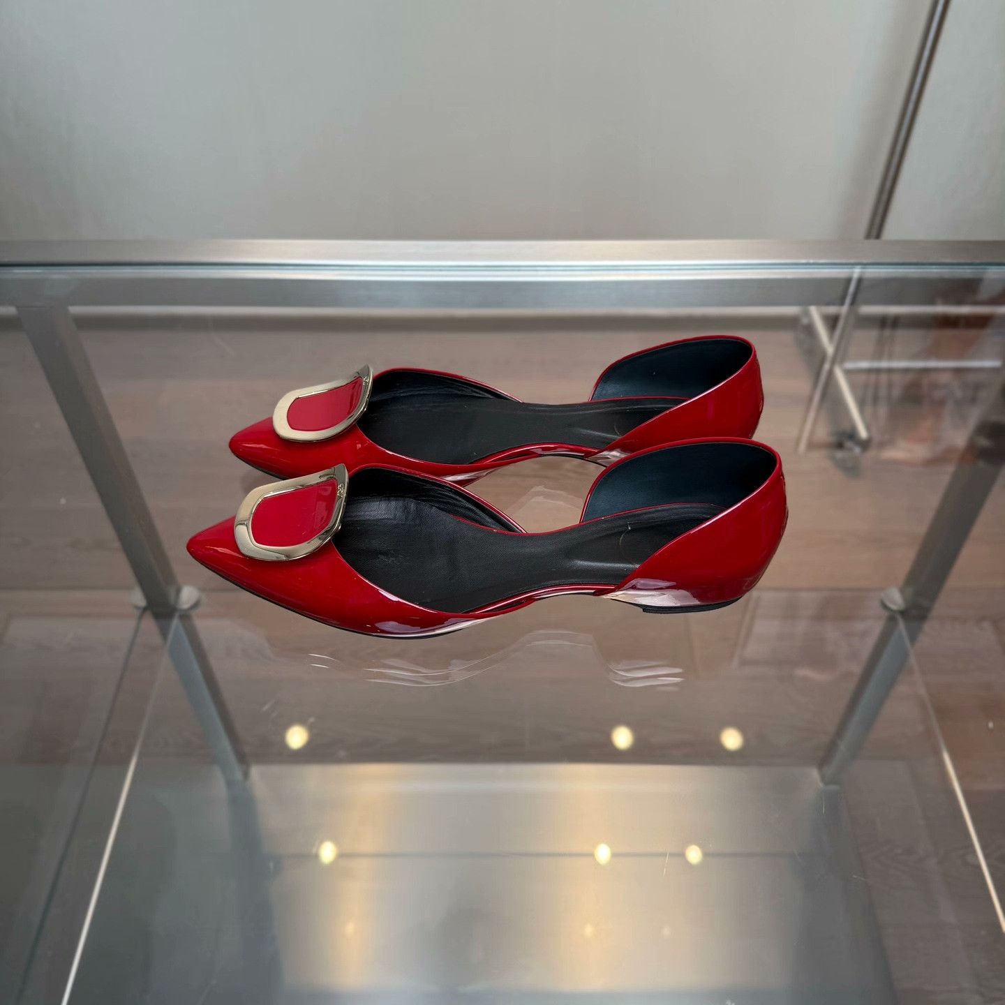 Roger Vivier Roger Vivier Retro Red Lowtop Sneakers 39 Women Size US 8.5 / IT 38.5 - 2 Thumbnail