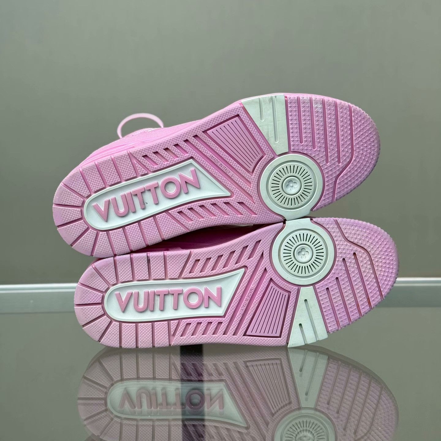 Louis Vuitton Louis Vuitton Training Pink Lowtop Sneakers 25 Women Size US 8 / IT 38 - 7 Thumbnail