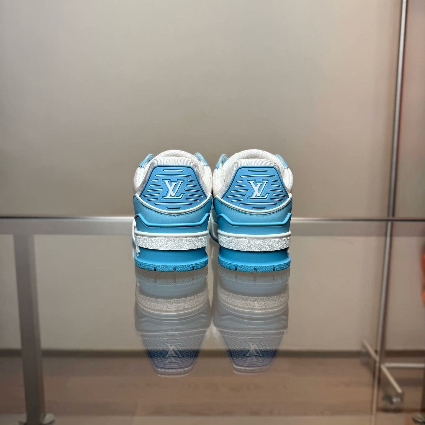 Louis Vuitton Louis Vuitton Training Blue Lowtop Sneakers 36 Women Size US 6 / IT 36 - 4 Thumbnail