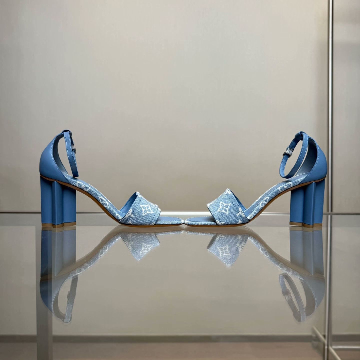 Louis Vuitton Louis Vuitton Denim Blue Sandals 38 Women Size US 7.5 / IT 37.5 - 4 Thumbnail