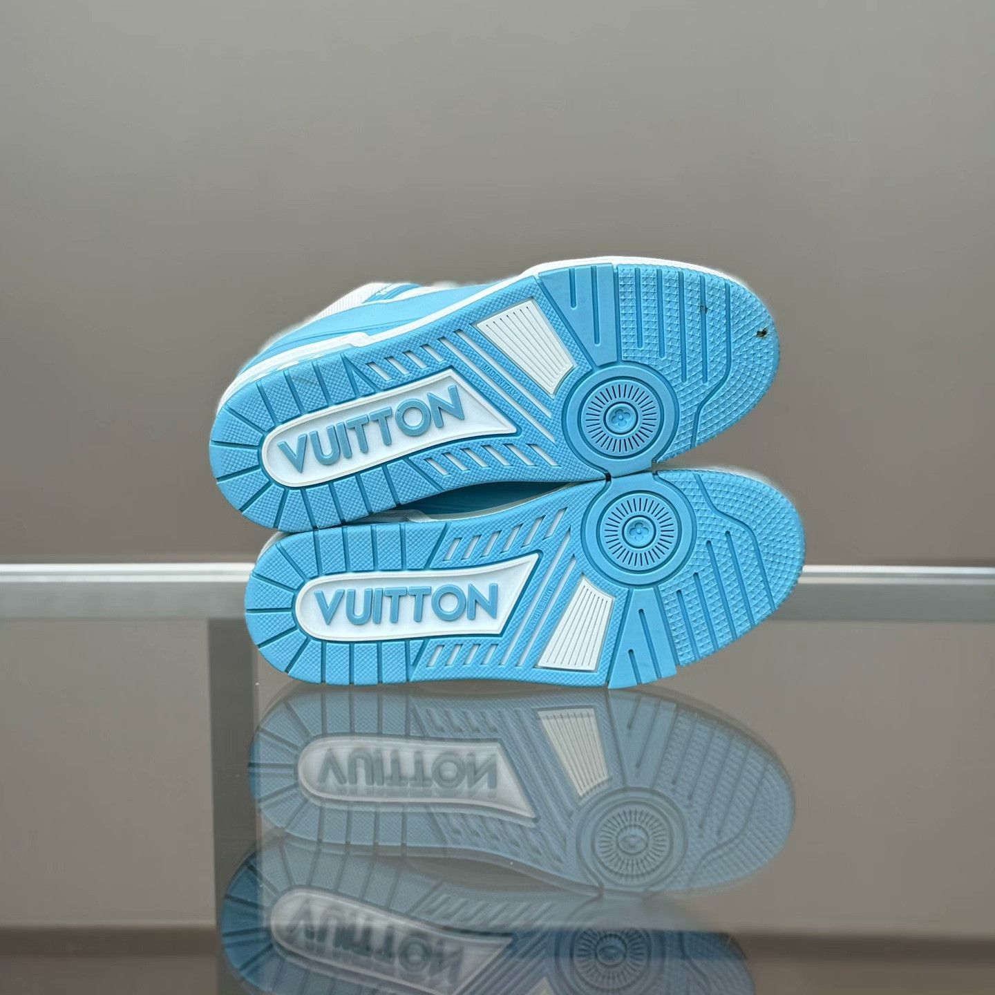 Louis Vuitton Louis Vuitton Training Blue Lowtop Sneakers 24 Women Size US 8 / IT 38 - 7 Thumbnail
