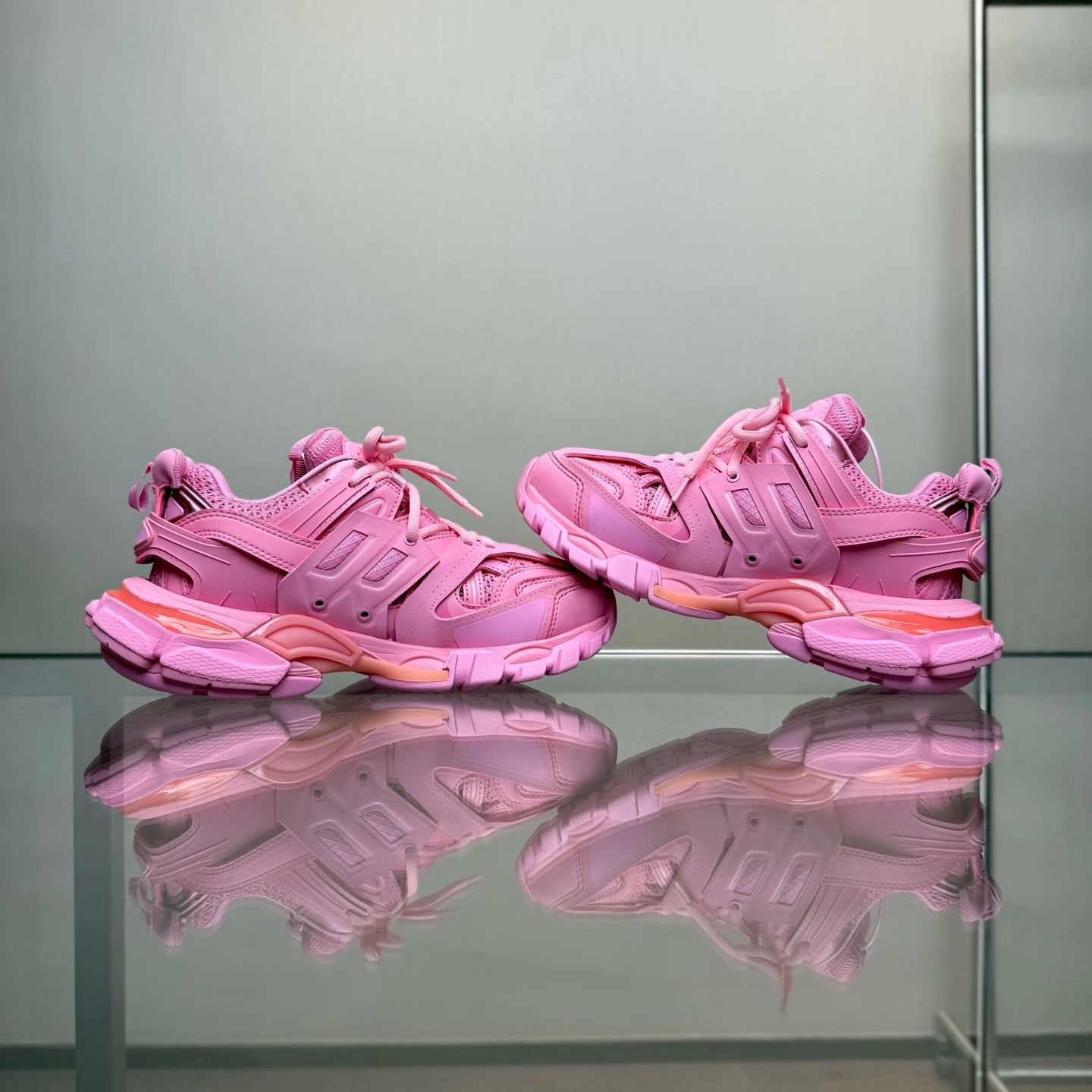 Balenciaga Balenciaga Pink Lowtop Sneakers 35 Women Size US 5 / IT 35 - 6 Thumbnail