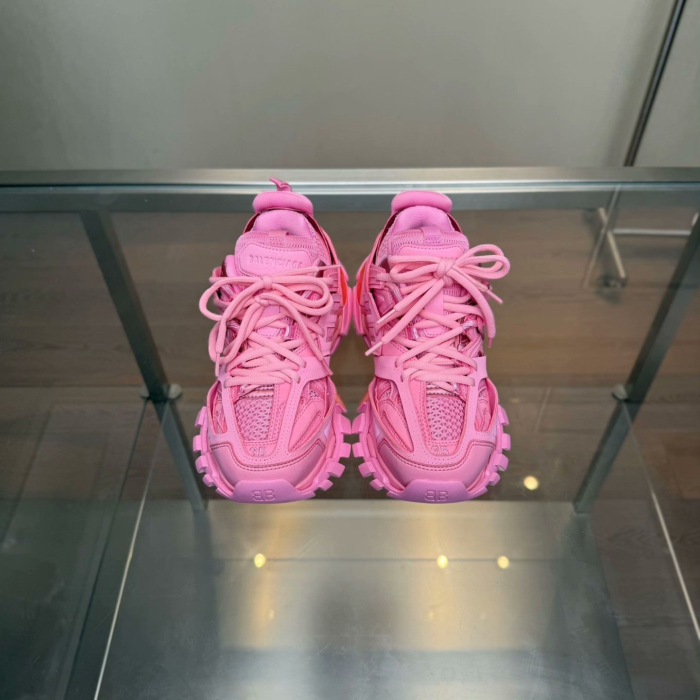 Balenciaga Balenciaga Pink Lowtop Sneakers 35 Women Size US 5 / IT 35 - 2 Thumbnail