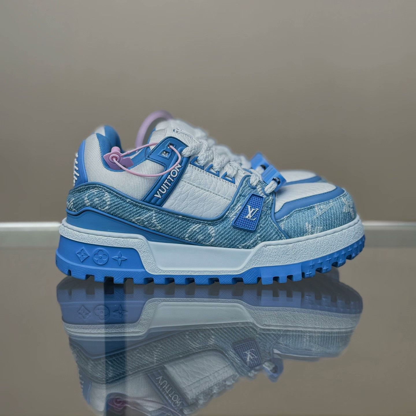Louis Vuitton Louis Vuitton Training Blue Lowtop Sneakers 38 Women Size US 7.5 / IT 37.5 - 2 Thumbnail