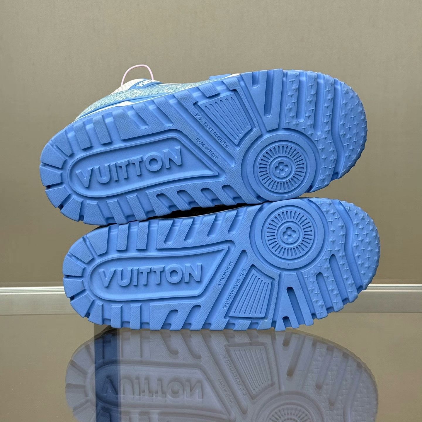 Louis Vuitton Louis Vuitton Training Blue Lowtop Sneakers 38 Women Size US 7.5 / IT 37.5 - 7 Thumbnail