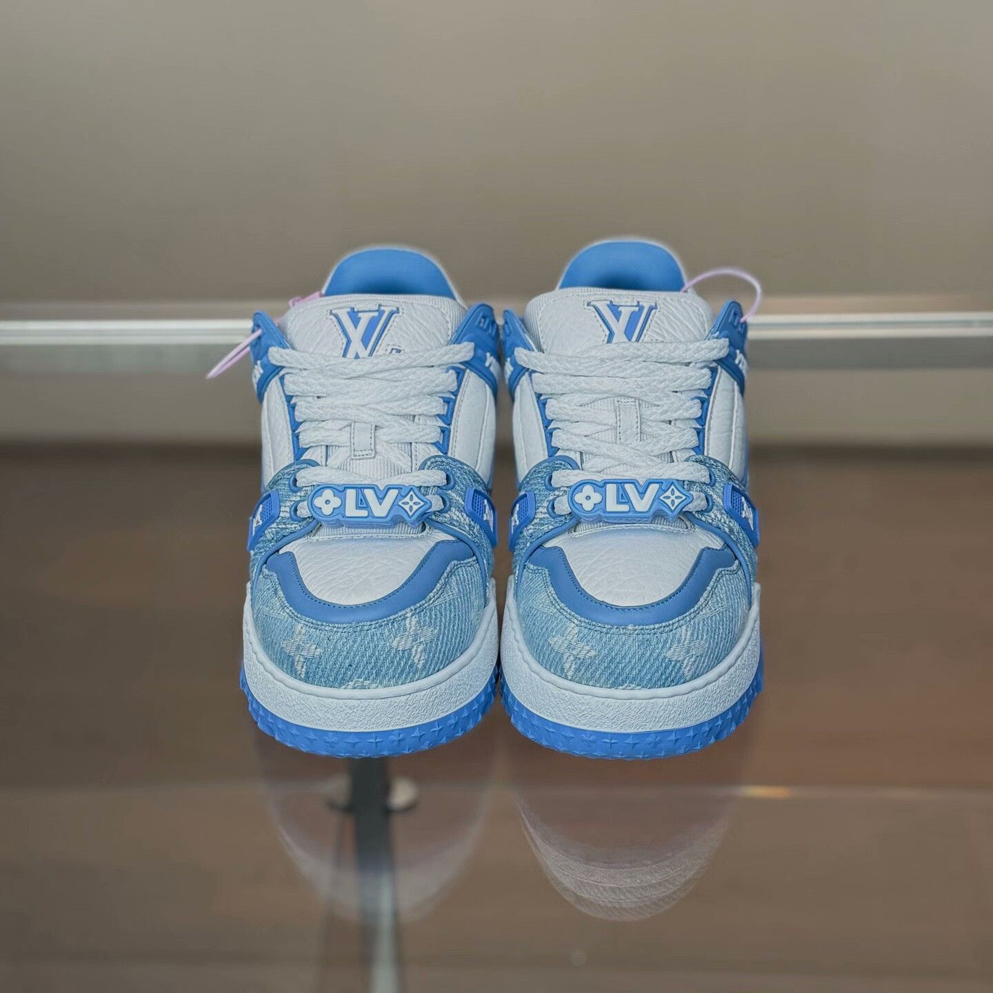 Louis Vuitton Louis Vuitton Training Blue Lowtop Sneakers 38 Women Size US 7.5 / IT 37.5 - 5 Thumbnail