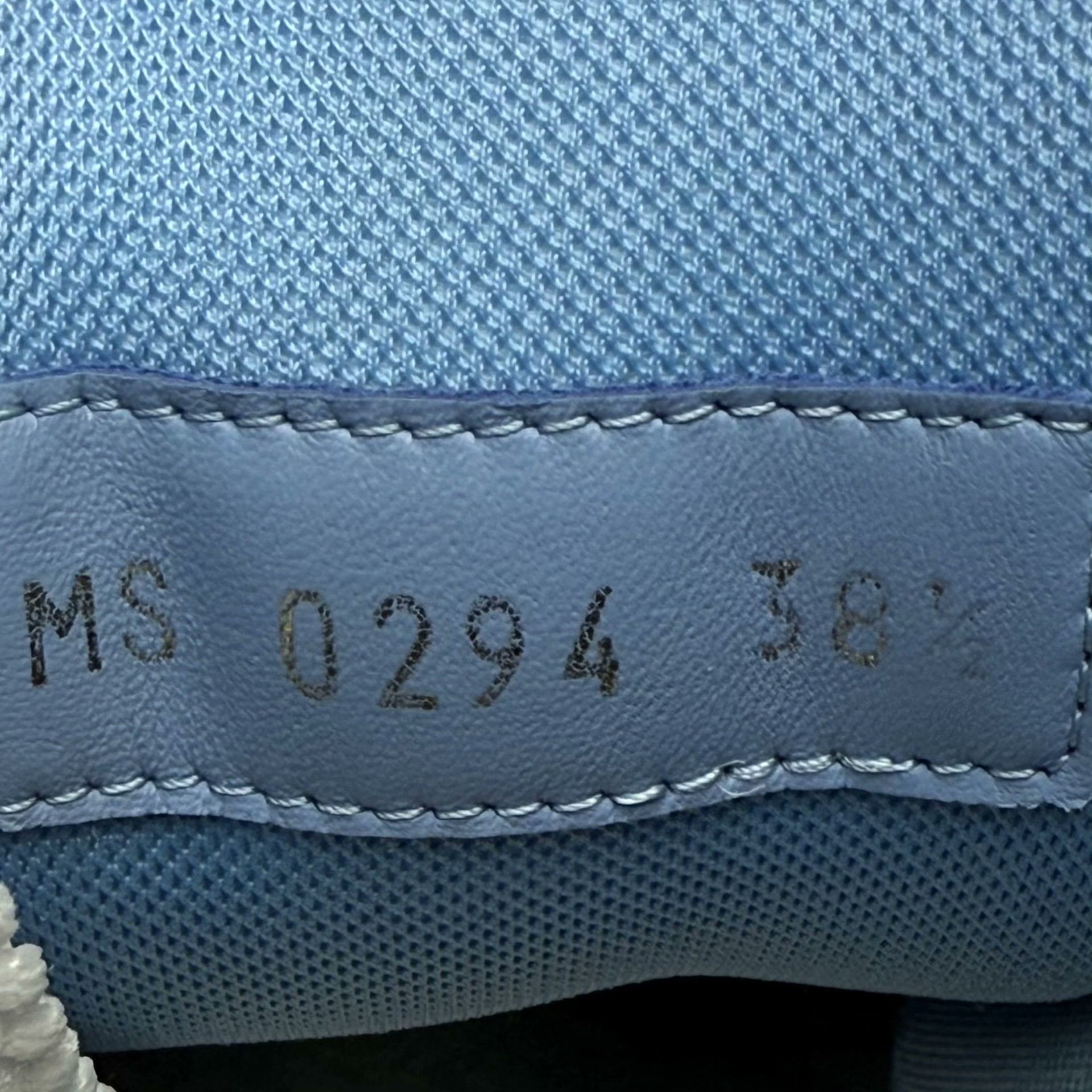 Louis Vuitton Louis Vuitton Training Blue Lowtop Sneakers 38 Women Size US 7.5 / IT 37.5 - 6 Thumbnail