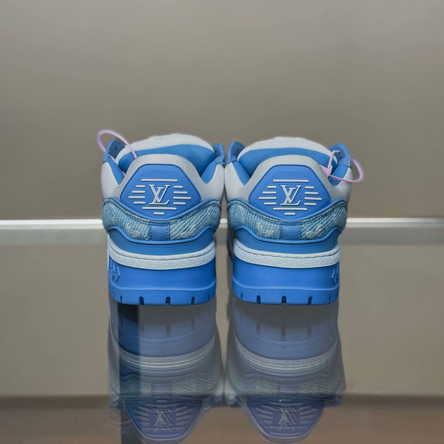 Louis Vuitton Louis Vuitton Training Blue Lowtop Sneakers 38 Women Size US 7.5 / IT 37.5 - 4 Thumbnail