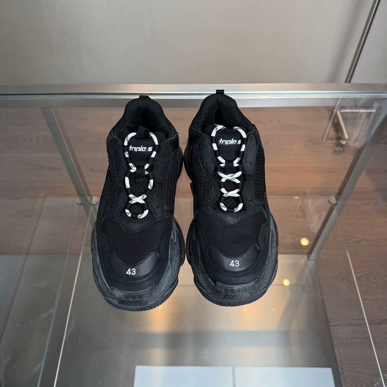 Balenciaga Balenciaga Distressed Black Lowtop Sneakers 43 Men Size US 10 / EU 43 - 7 Thumbnail