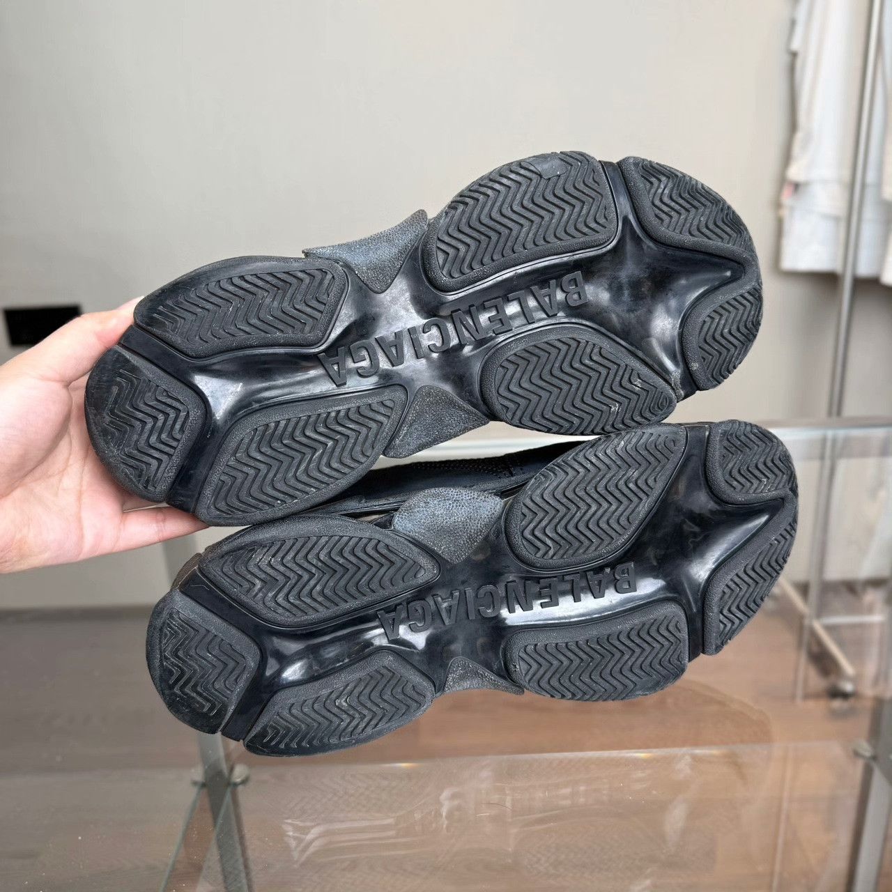 Balenciaga Balenciaga Distressed Black Lowtop Sneakers 43 Men Size US 10 / EU 43 - 8 Thumbnail