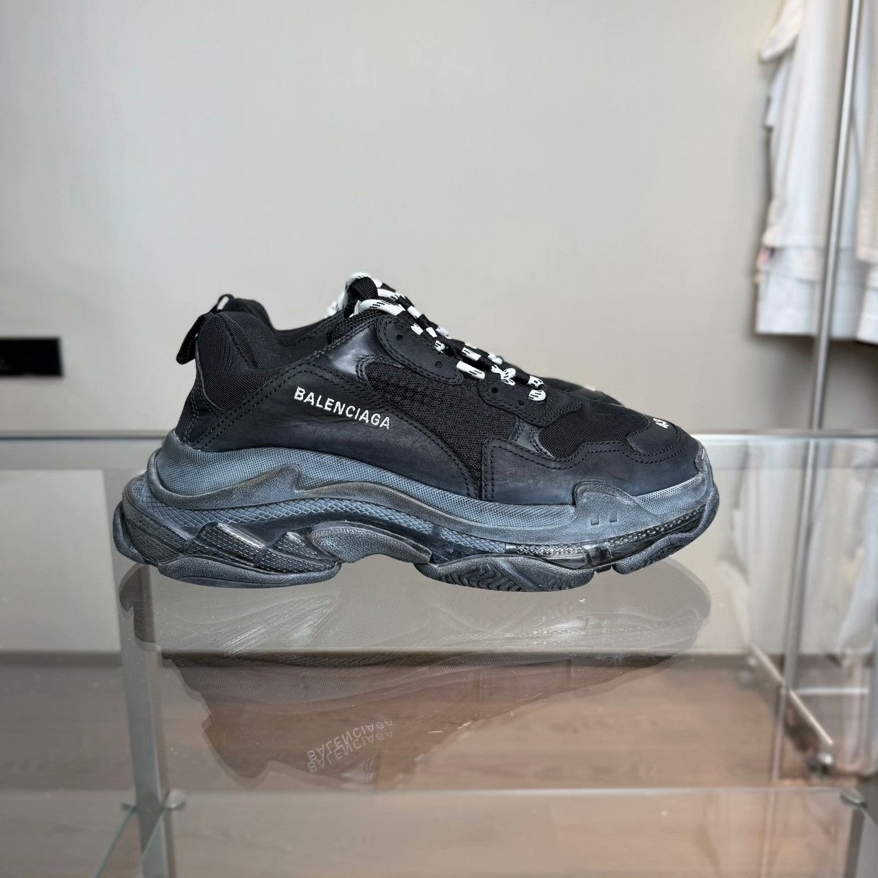 Balenciaga Balenciaga Distressed Black Lowtop Sneakers 43 Men Size US 10 / EU 43 - 2 Thumbnail