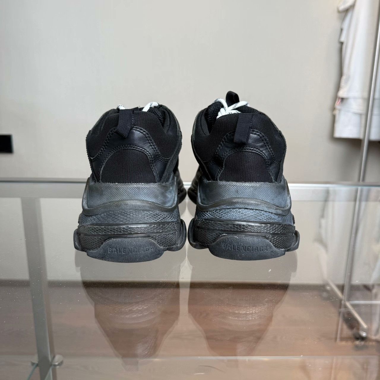 Balenciaga Balenciaga Distressed Black Lowtop Sneakers 43 Men Size US 10 / EU 43 - 5 Thumbnail