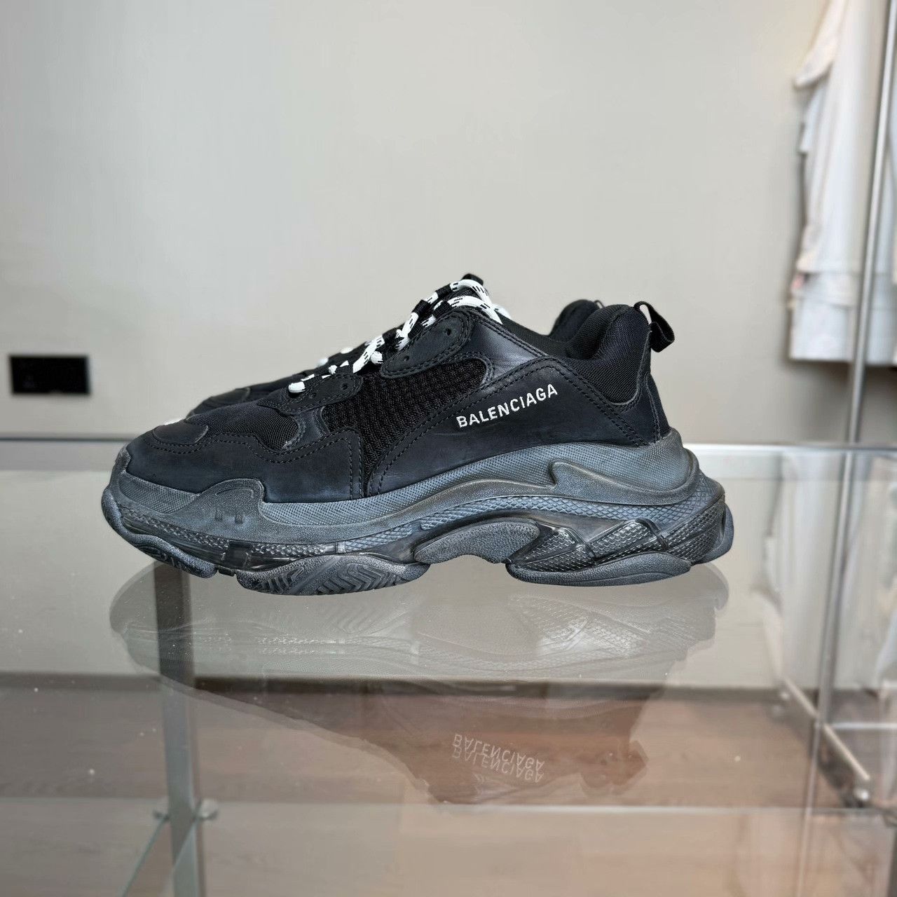 Balenciaga Balenciaga Distressed Black Lowtop Sneakers 43 Men Size US 10 / EU 43 - 3 Thumbnail