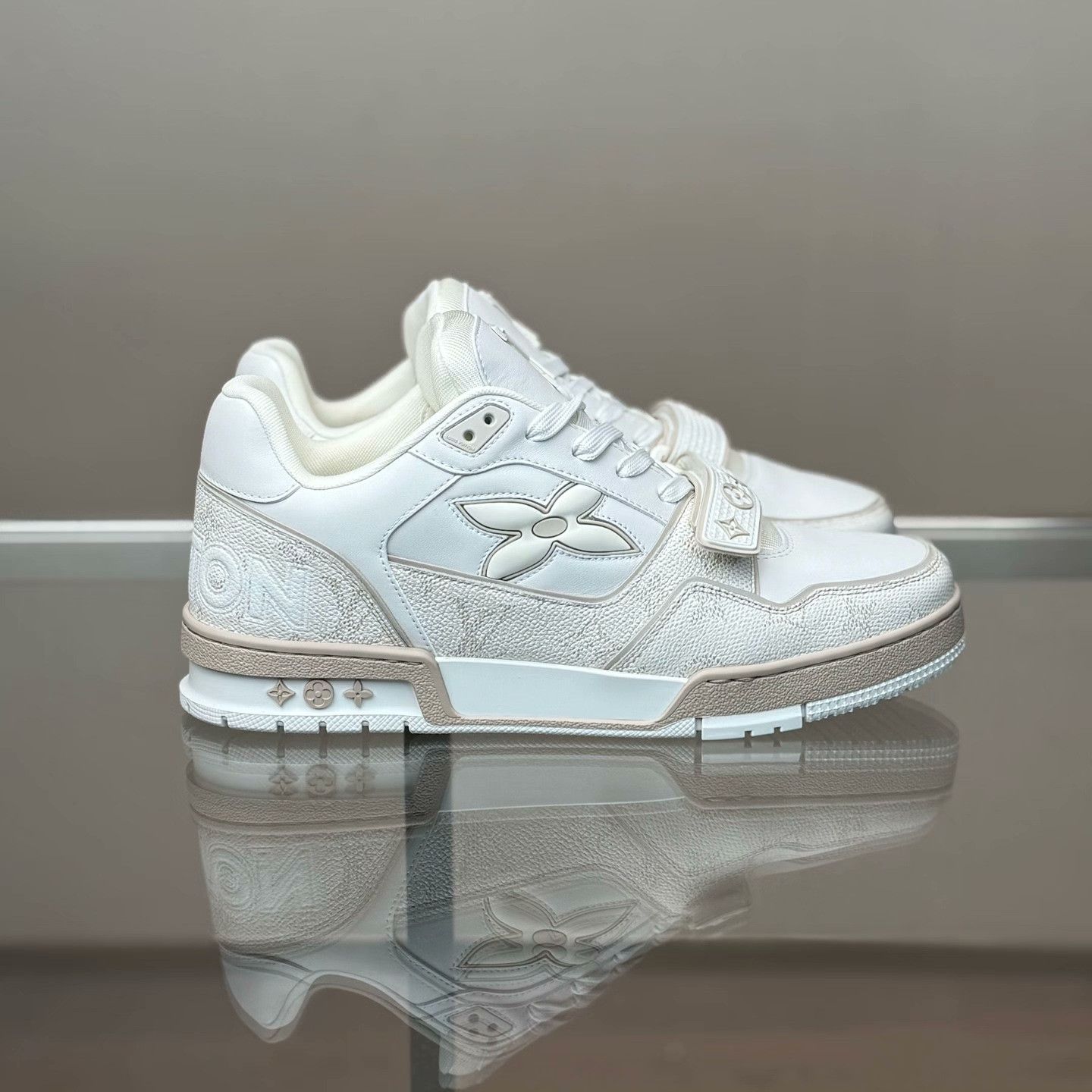 Louis Vuitton Louis Vuitton Training Beige Lowtop Sneakers 25 Men Size US 10 / EU 43 - 3 Thumbnail
