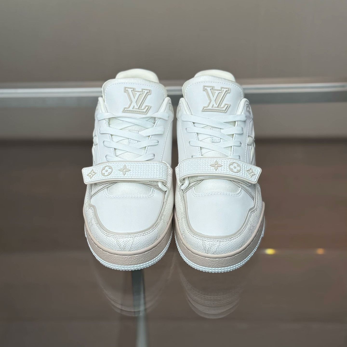 Louis Vuitton Louis Vuitton Training Beige Lowtop Sneakers 25 Men Size US 10 / EU 43 - 2 Thumbnail
