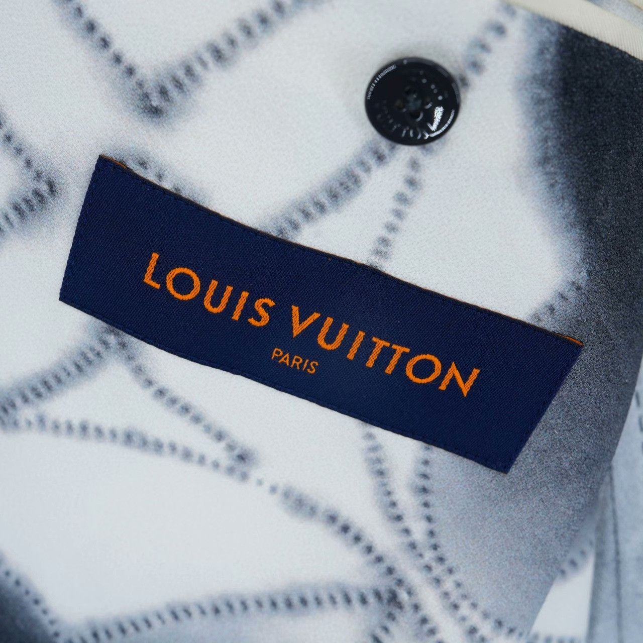 Louis Vuitton Louis Vuitton Floral Black Suit 23 Men Size 40R - 3 Thumbnail