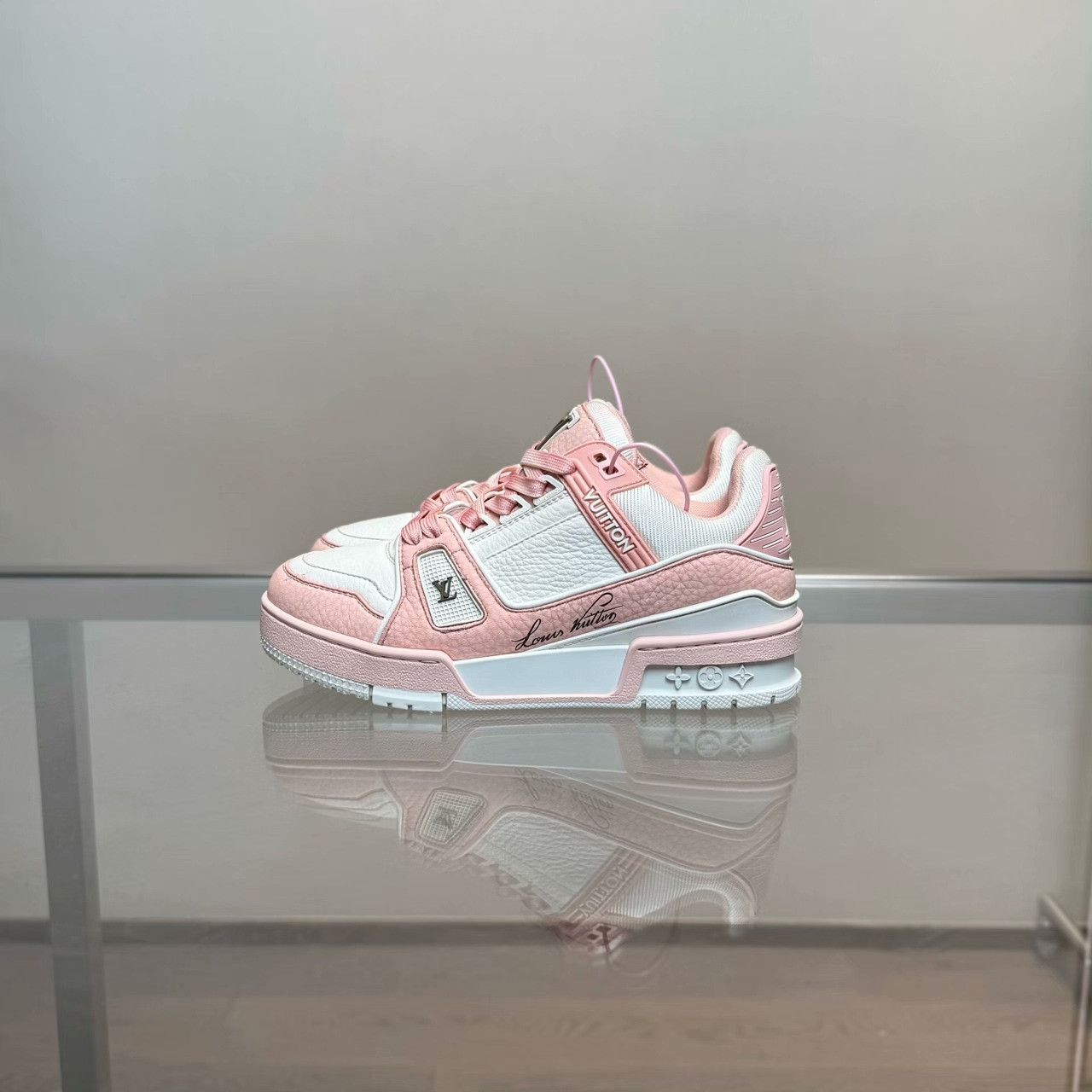 Louis Vuitton Louis Vuitton Training Pink Lowtop Sneakers 35 Women Size US 5 / IT 35 - 3 Thumbnail