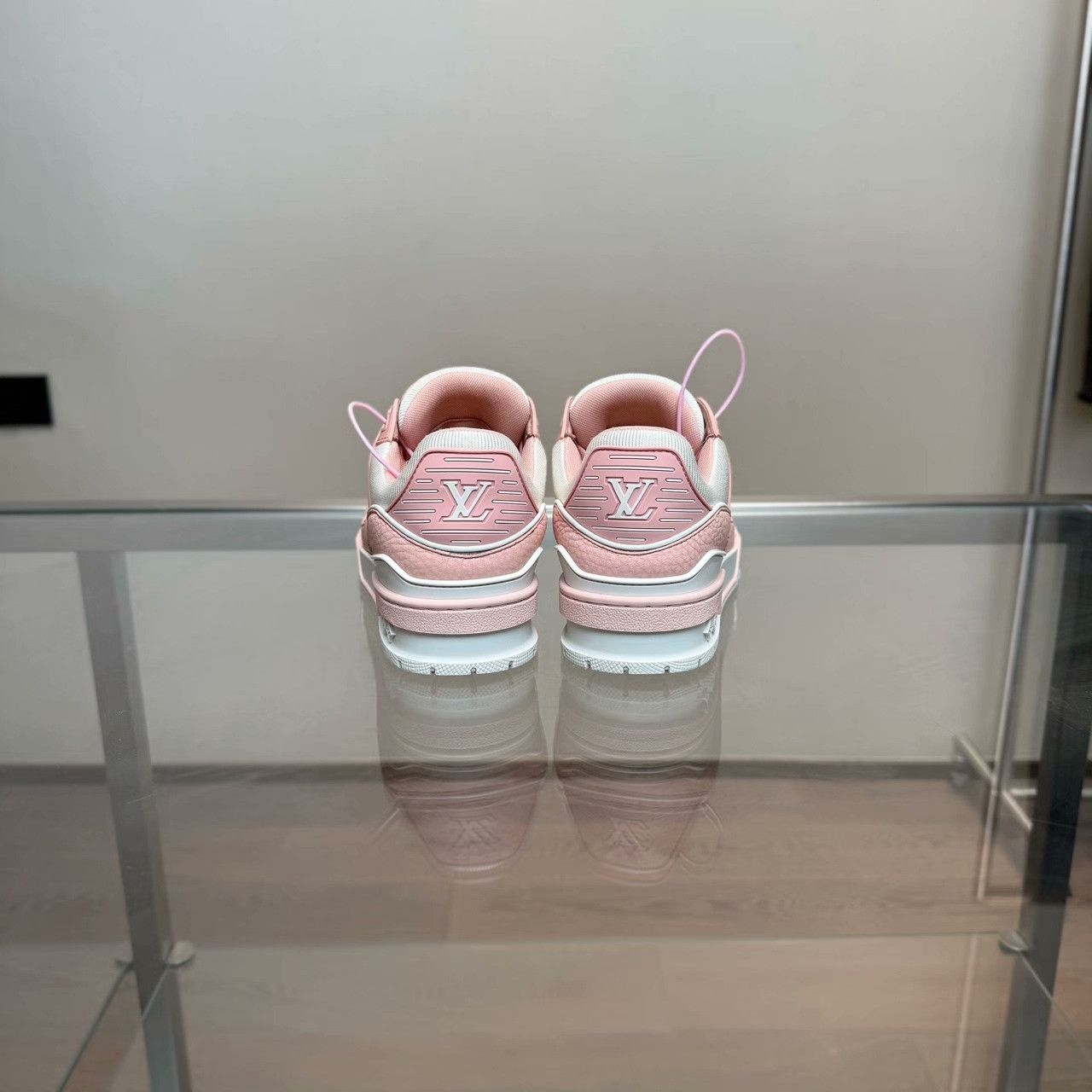 Louis Vuitton Louis Vuitton Training Pink Lowtop Sneakers 35 Women Size US 5 / IT 35 - 5 Thumbnail