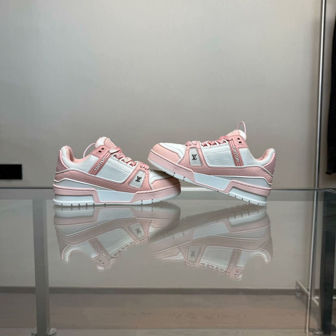 Louis Vuitton Louis Vuitton Training Pink Lowtop Sneakers 35 Women Size US 5 / IT 35 - 4 Thumbnail