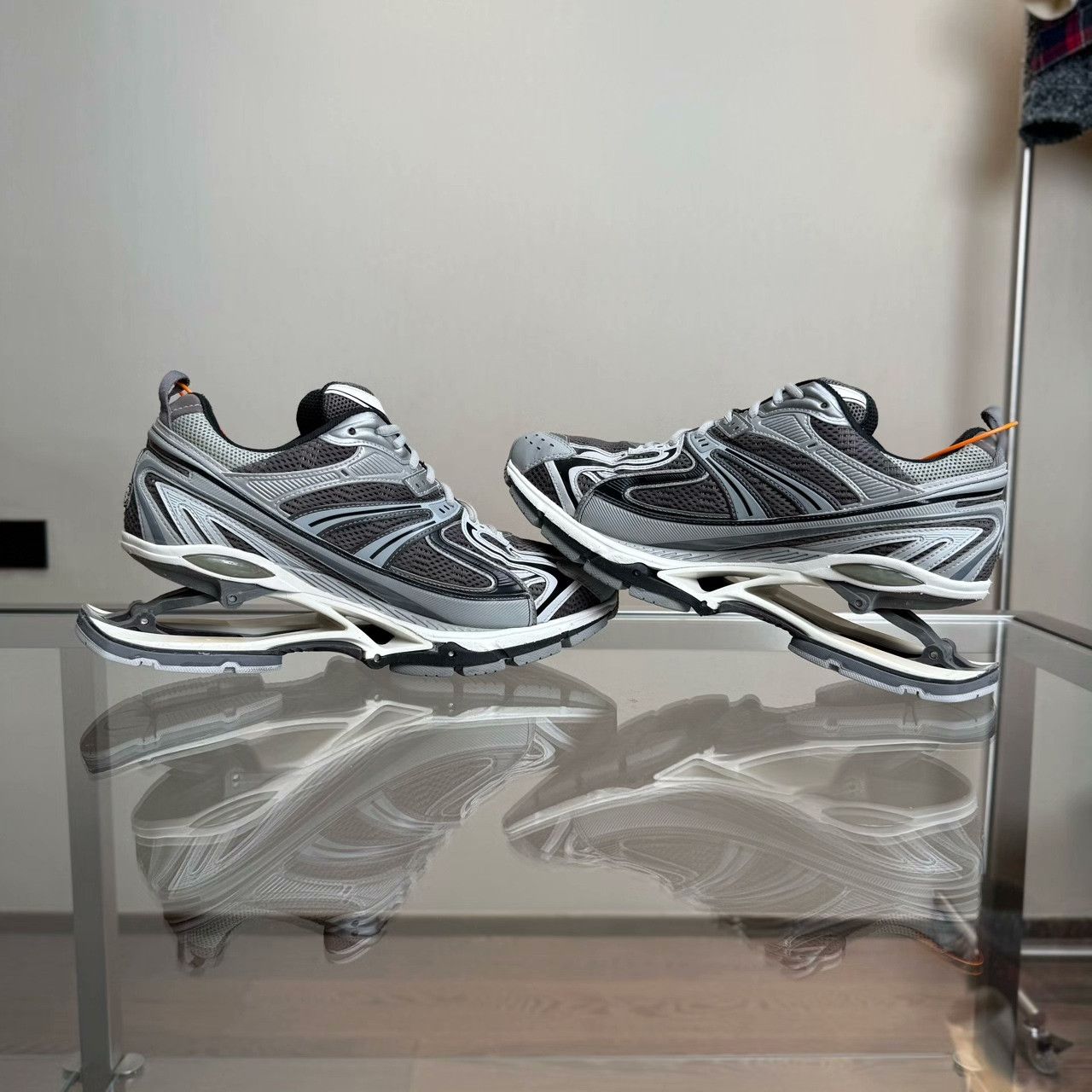 Balenciaga Balenciaga Gray Lowtop Sneakers 43 Men Size US 10 / EU 43 - 4 Thumbnail