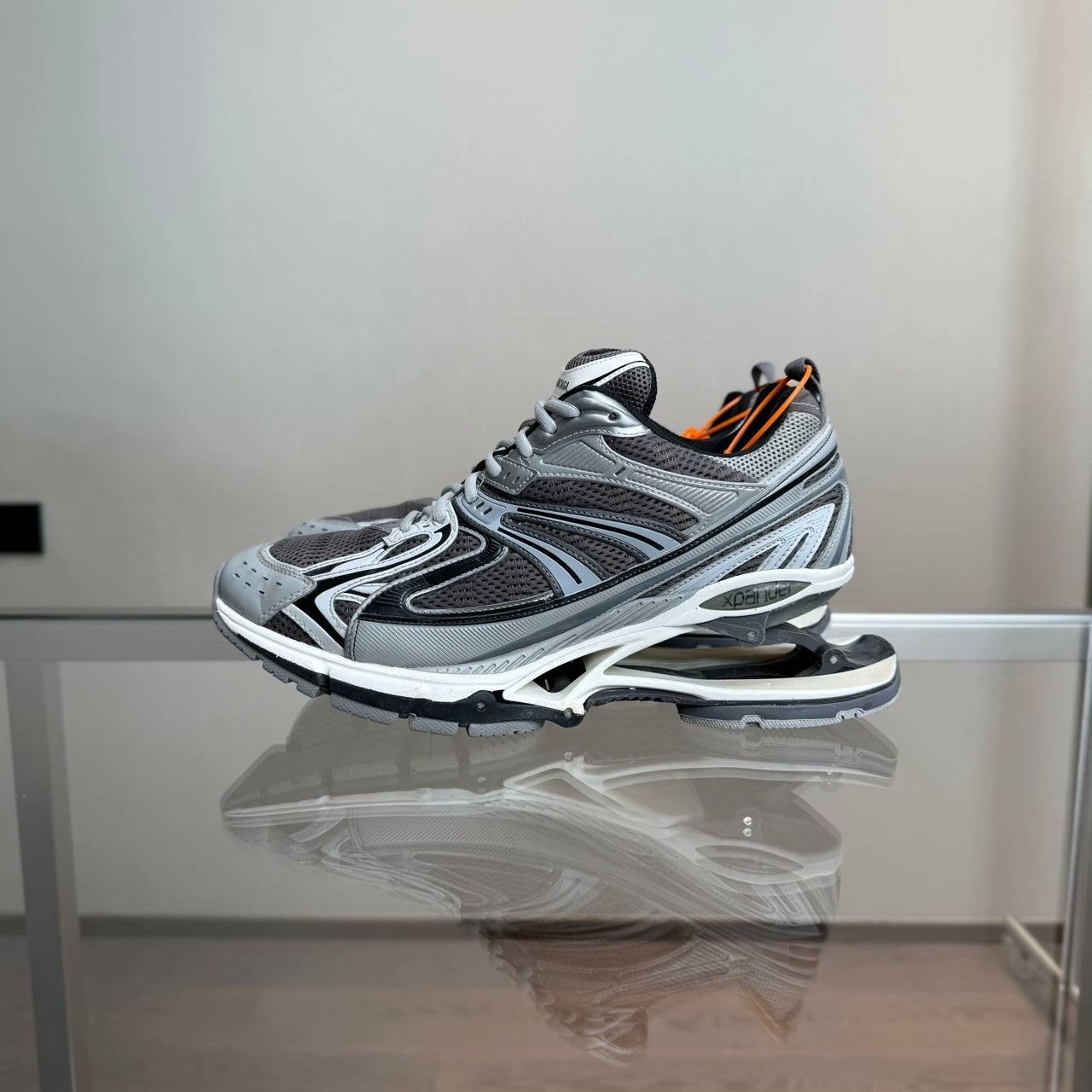 Balenciaga Balenciaga Gray Lowtop Sneakers 43 Men Size US 10 / EU 43 - 2 Thumbnail
