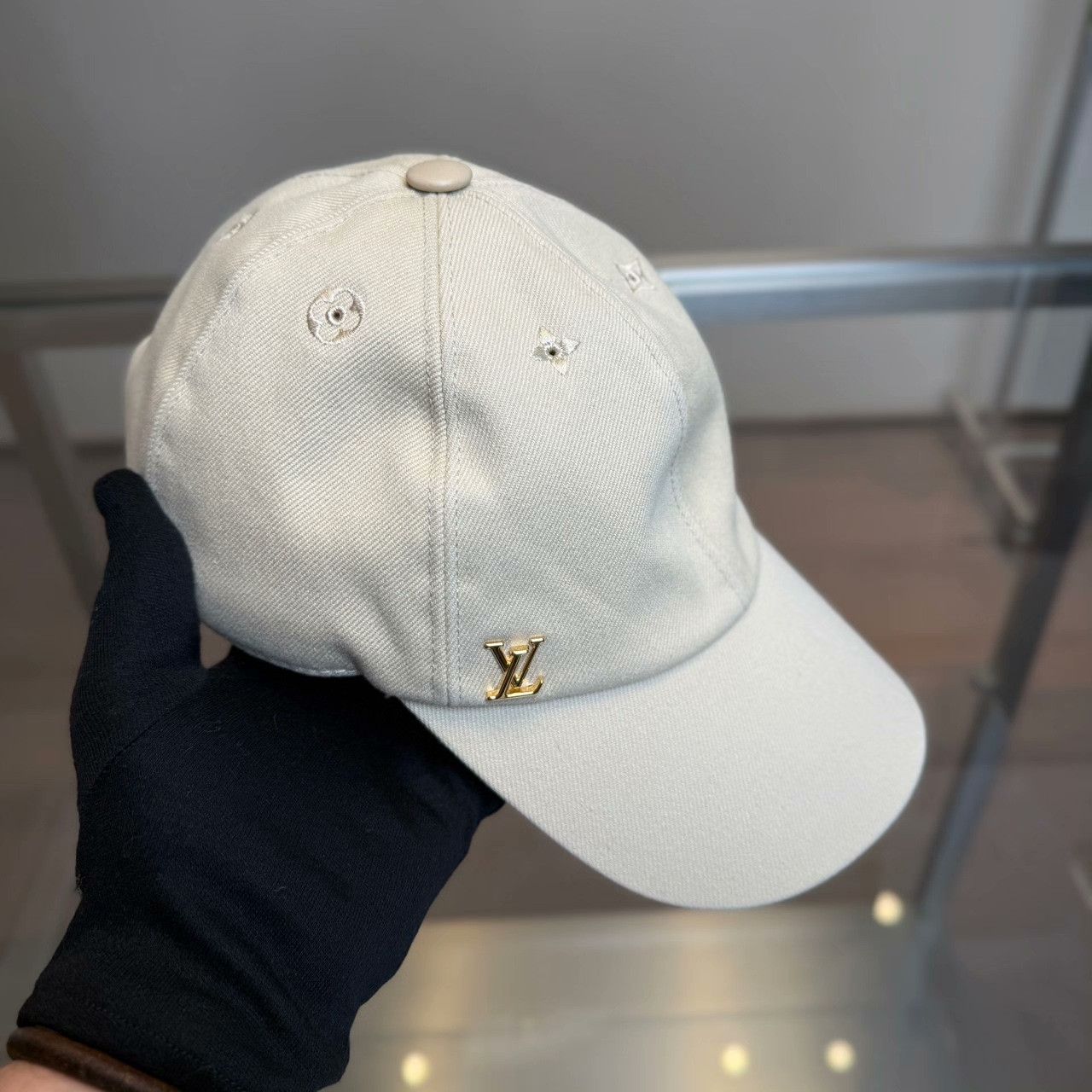 Louis Vuitton Louis Vuitton Retro White Hat XS Men Size ONE SIZE - 2 Thumbnail