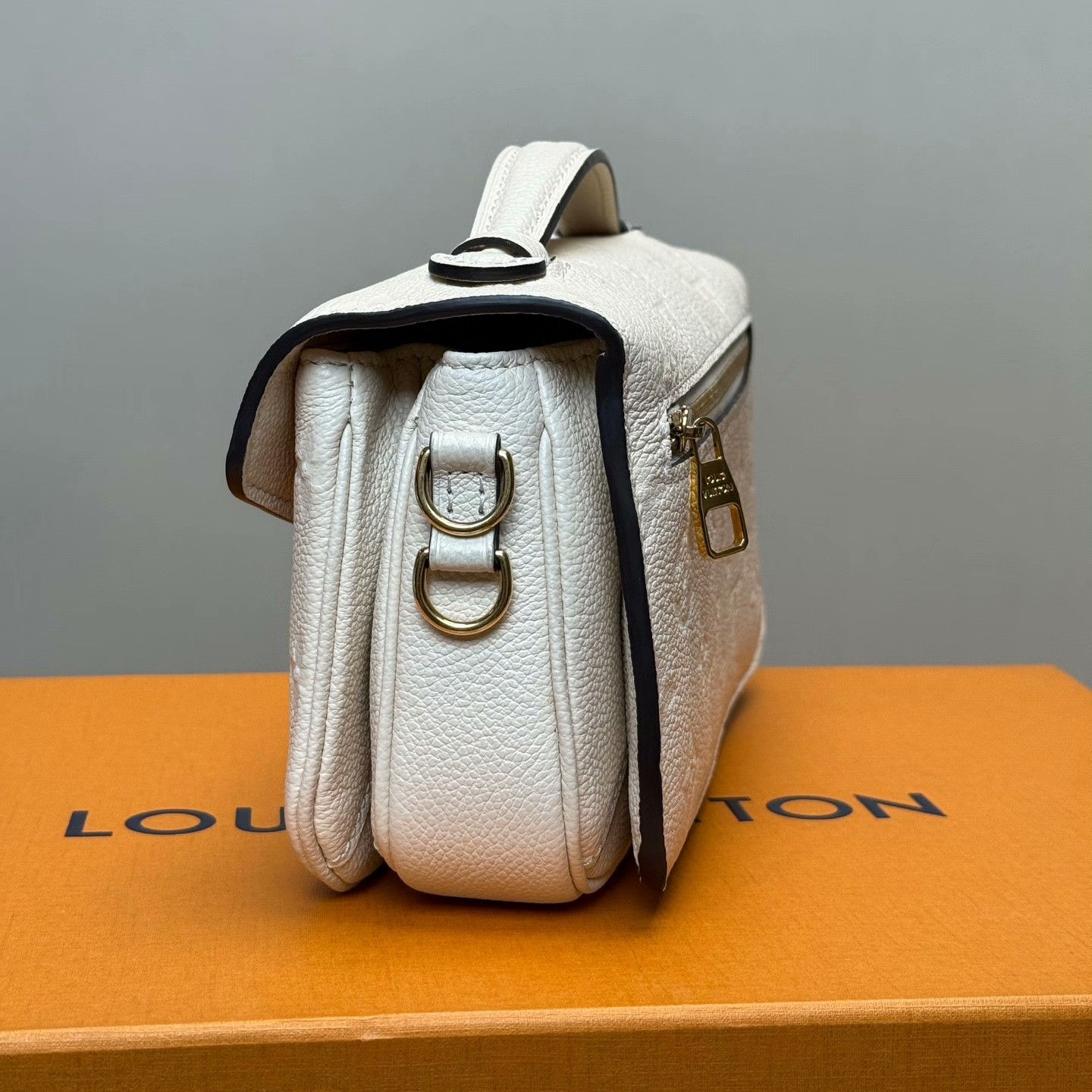 Louis Vuitton Louis Vuitton Beige Bag 37 Men Size ONE SIZE - 3 Thumbnail