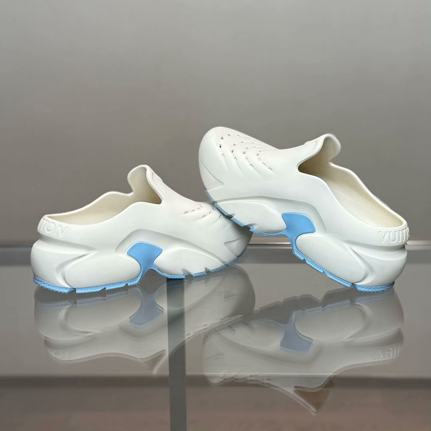 Louis Vuitton Louis Vuitton Shark Blue Sandals 42 Men Size US 9 / EU 42 - 5 Thumbnail