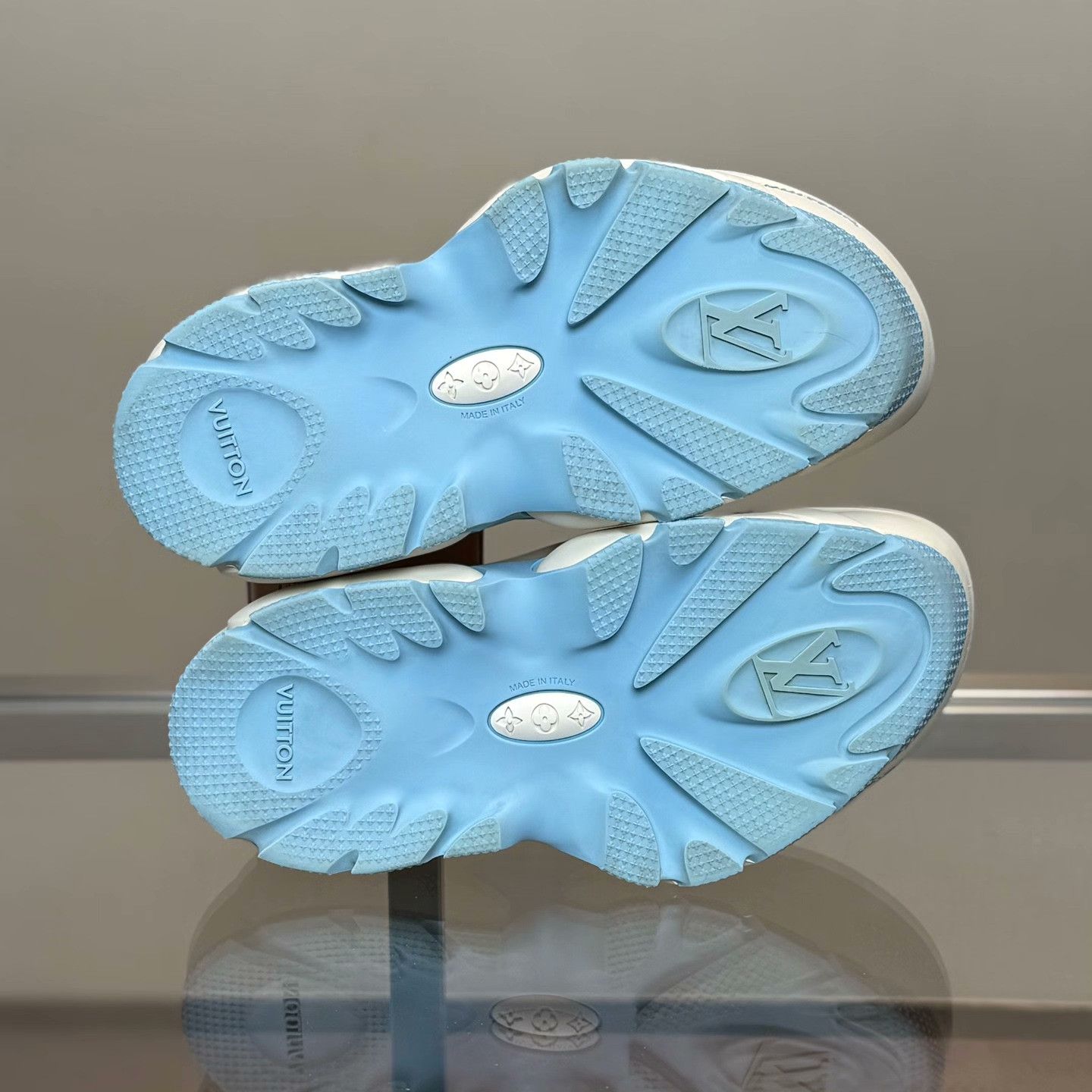 Louis Vuitton Louis Vuitton Shark Blue Sandals 42 Men Size US 9 / EU 42 - 6 Thumbnail
