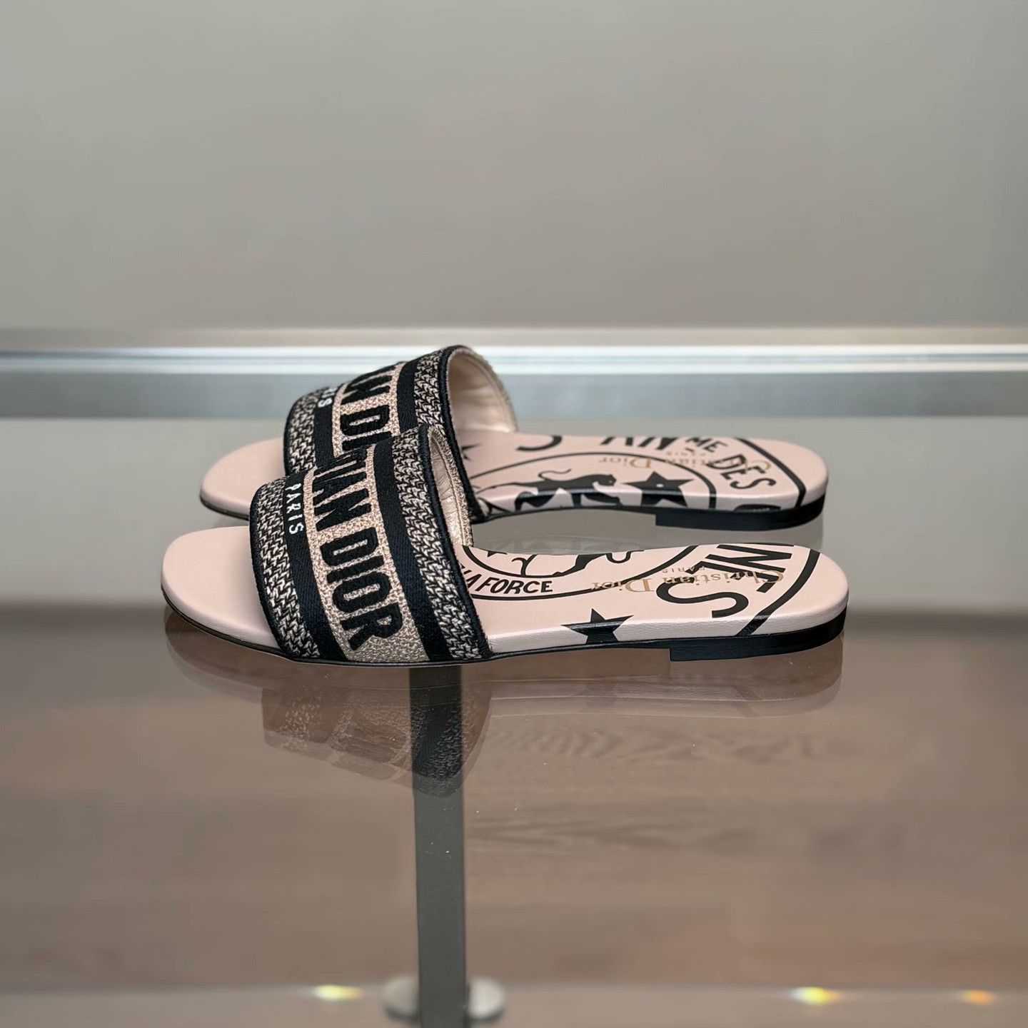 Dior Dior Embroidered Sandals 35 Women Size US 5 / IT 35 - 5 Thumbnail