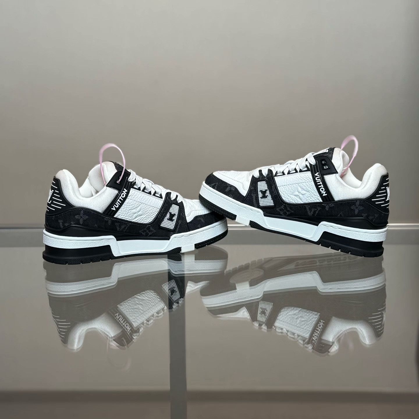 Louis Vuitton Louis Vuitton Training Black Lowtop Sneakers 36 Women Size US 6 / IT 36 - 6 Thumbnail