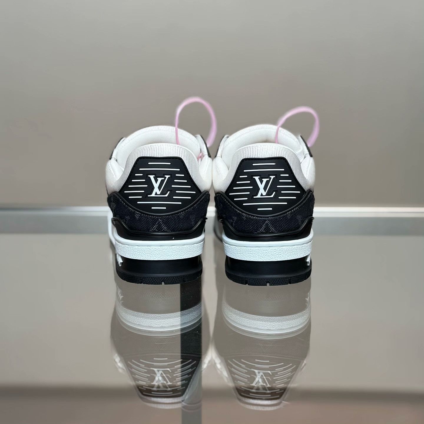 Louis Vuitton Louis Vuitton Training Black Lowtop Sneakers 36 Women Size US 6 / IT 36 - 5 Thumbnail