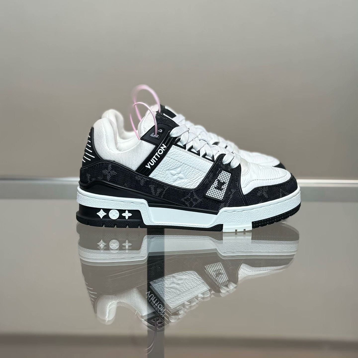 Louis Vuitton Louis Vuitton Training Black Lowtop Sneakers 36 Women Size US 6 / IT 36 - 3 Thumbnail