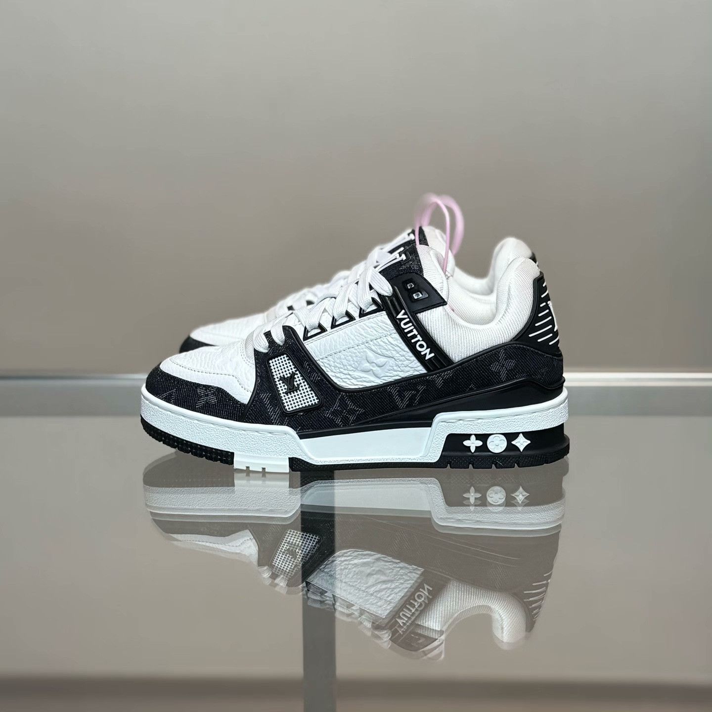 Louis Vuitton Louis Vuitton Training Black Lowtop Sneakers 36 Women Size US 6 / IT 36 - 4 Thumbnail