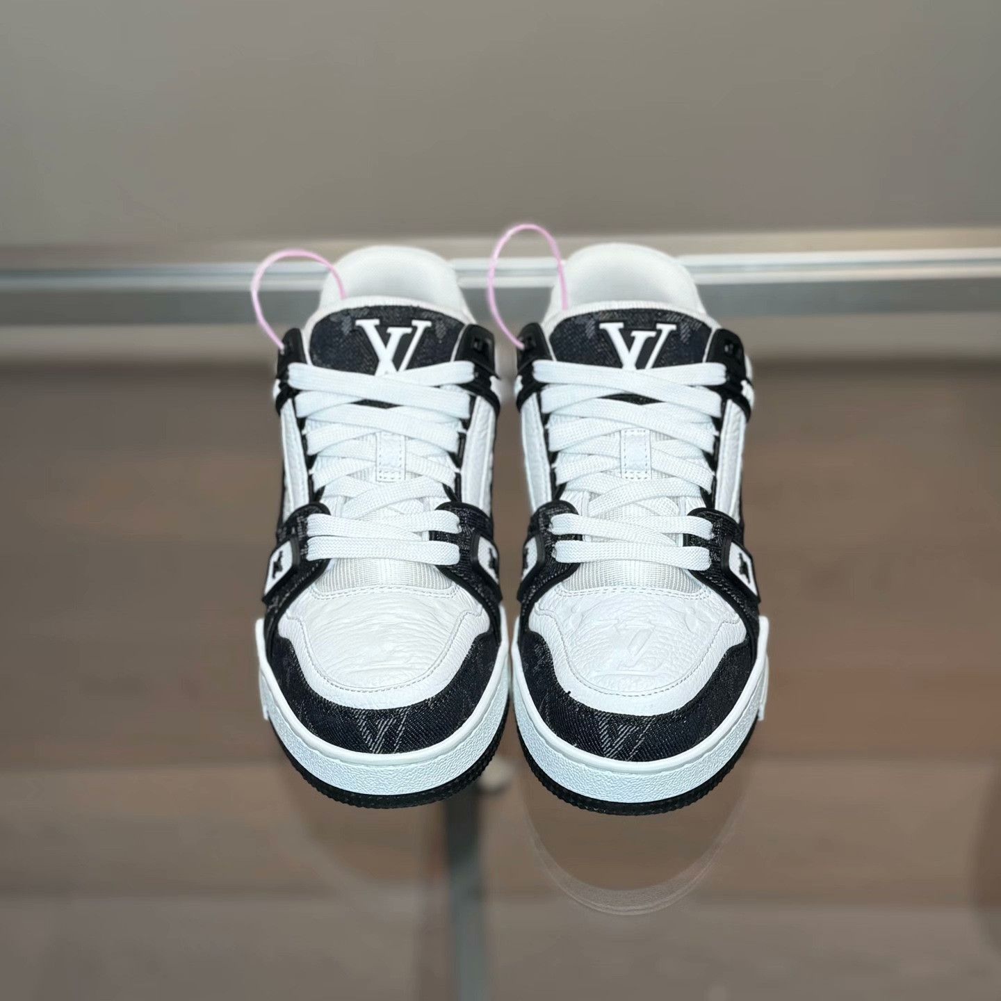 Louis Vuitton Louis Vuitton Training Black Lowtop Sneakers 36 Women Size US 6 / IT 36 - 2 Thumbnail