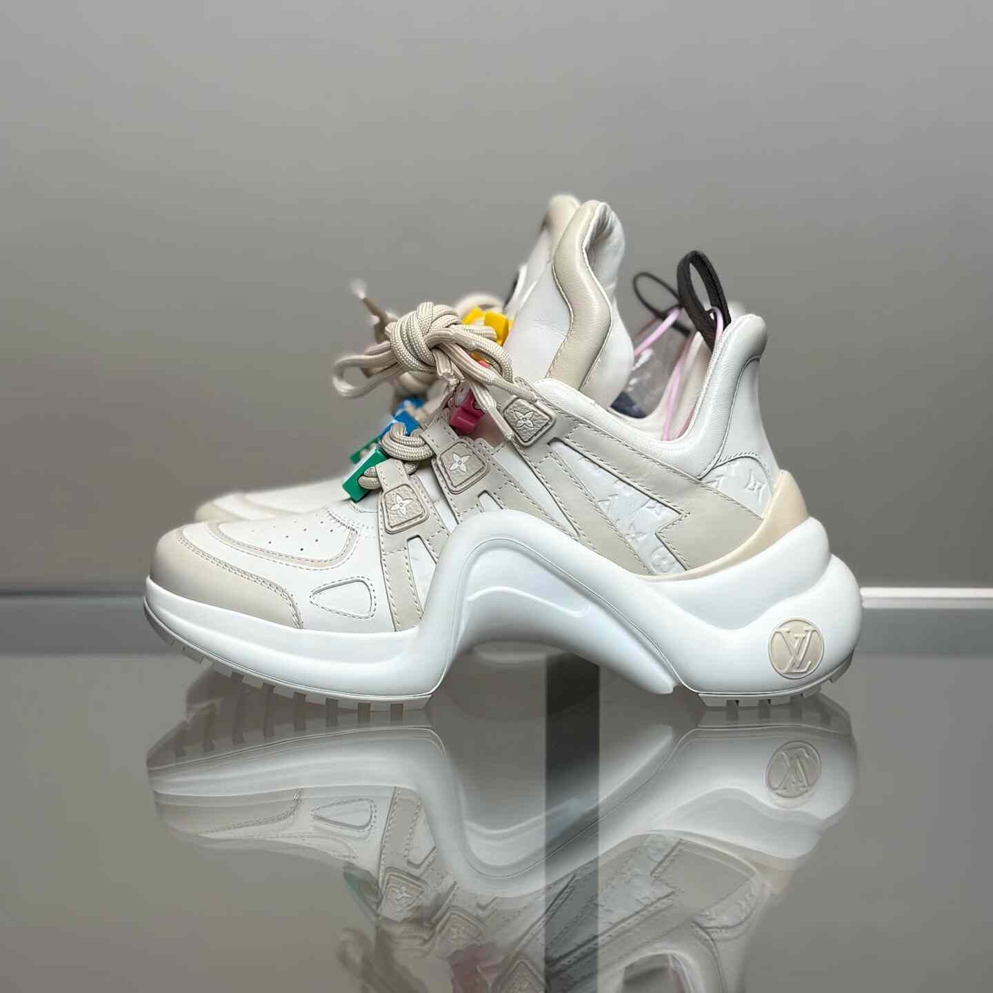 Louis Vuitton Louis Vuitton Beige Lowtop Sneakers 24 Women Size US 8 / IT 38 - 4 Thumbnail