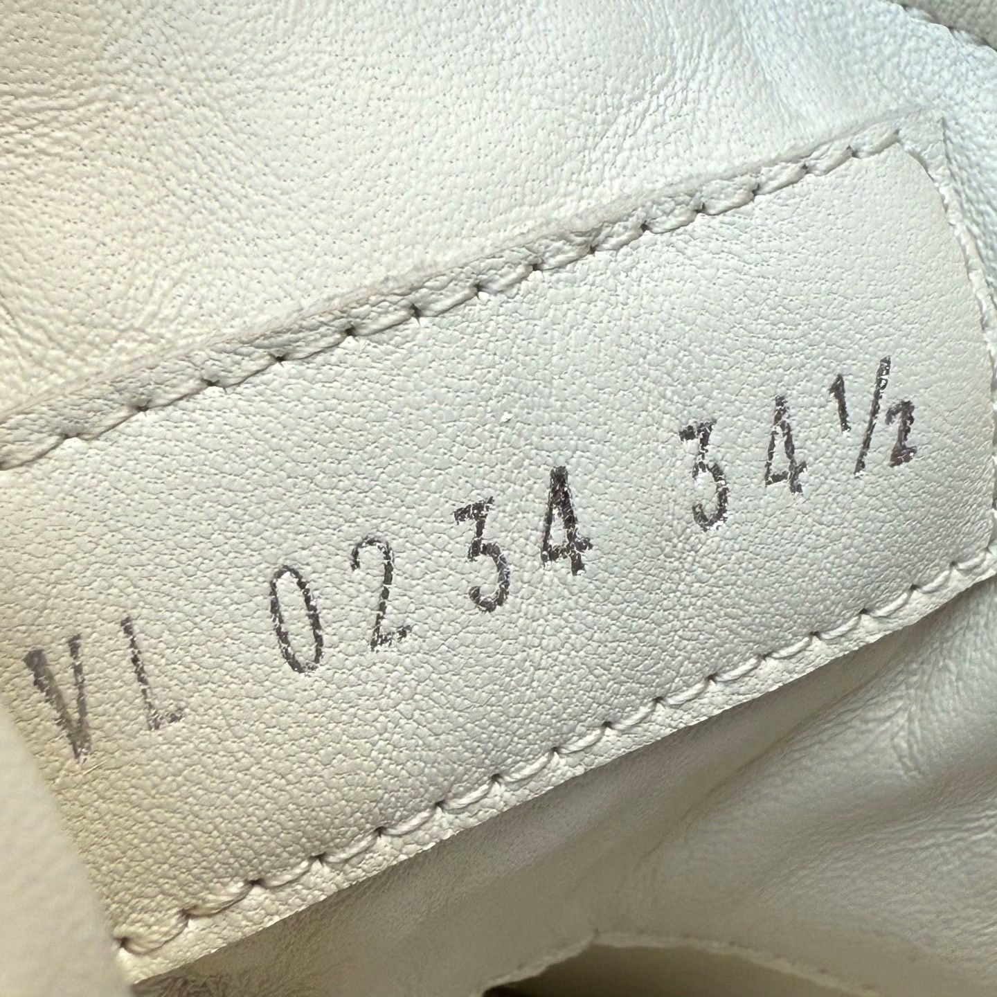 Louis Vuitton Louis Vuitton Beige Lowtop Sneakers 24 Women Size US 8 / IT 38 - 7 Thumbnail