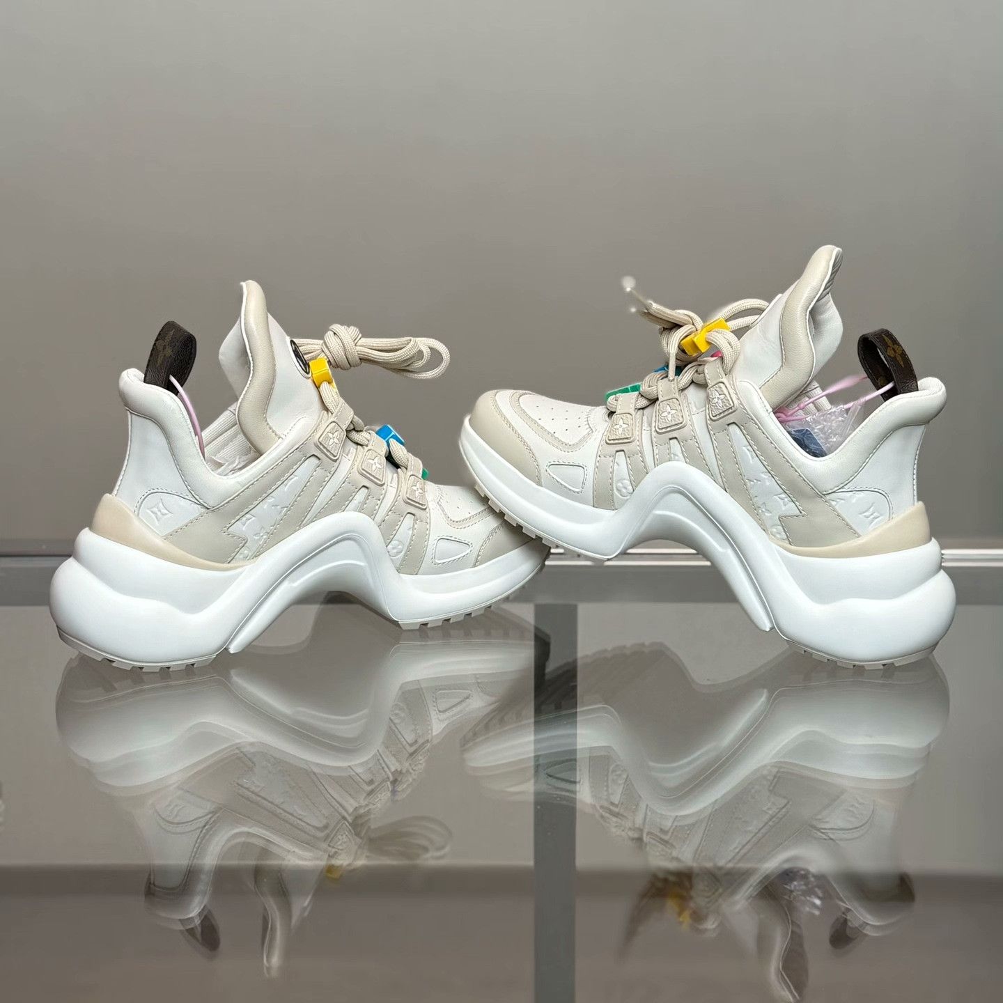 Louis Vuitton Louis Vuitton Beige Lowtop Sneakers 24 Women Size US 8 / IT 38 - 5 Thumbnail