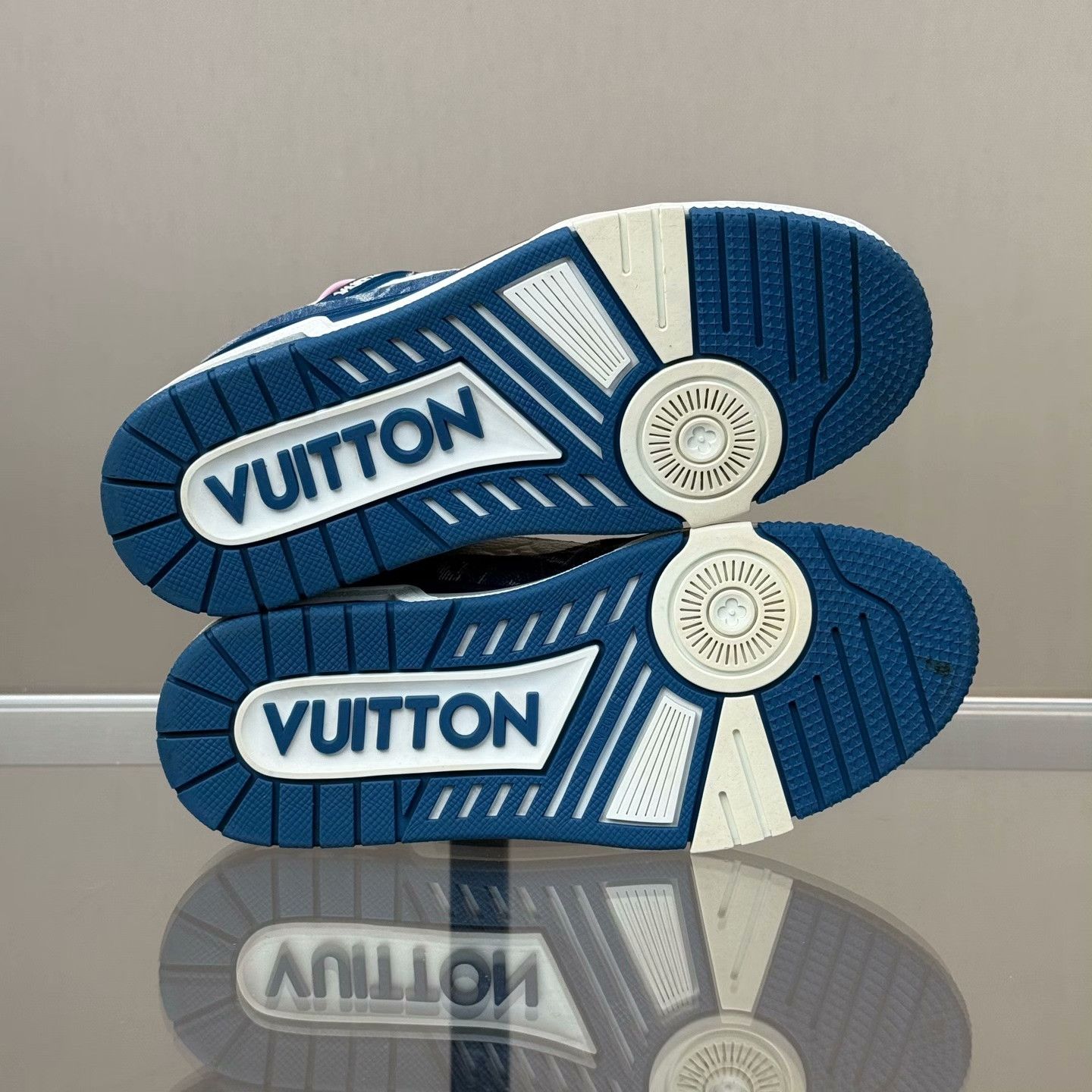 Louis Vuitton Louis Vuitton Training Blue Lowtop Sneakers 36 Women Size US 6 / IT 36 - 7 Thumbnail