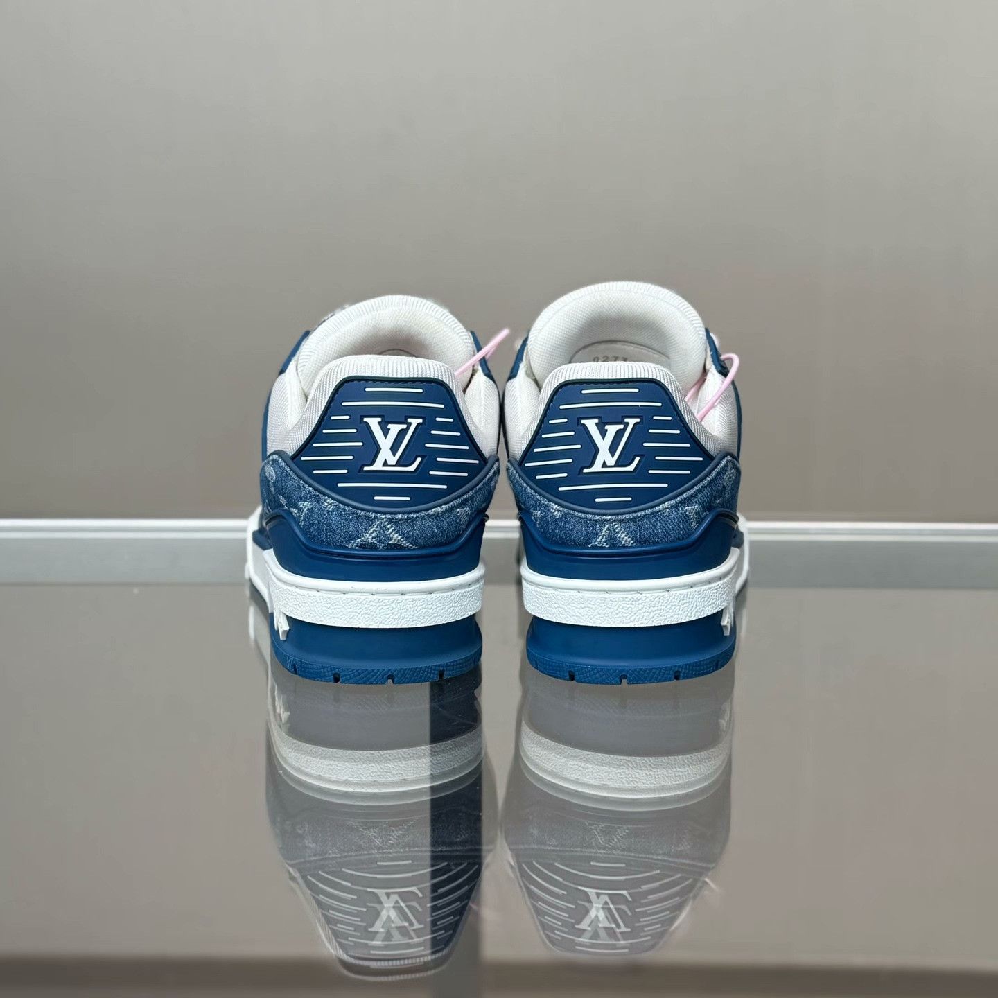 Louis Vuitton Louis Vuitton Training Blue Lowtop Sneakers 36 Women Size US 6 / IT 36 - 4 Thumbnail