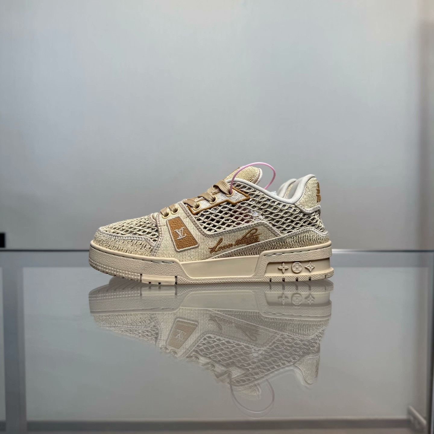 Louis Vuitton Louis Vuitton Training Beige Lowtop Sneakers 37 Women Size US 6.5 / IT 36.5 - 3 Thumbnail