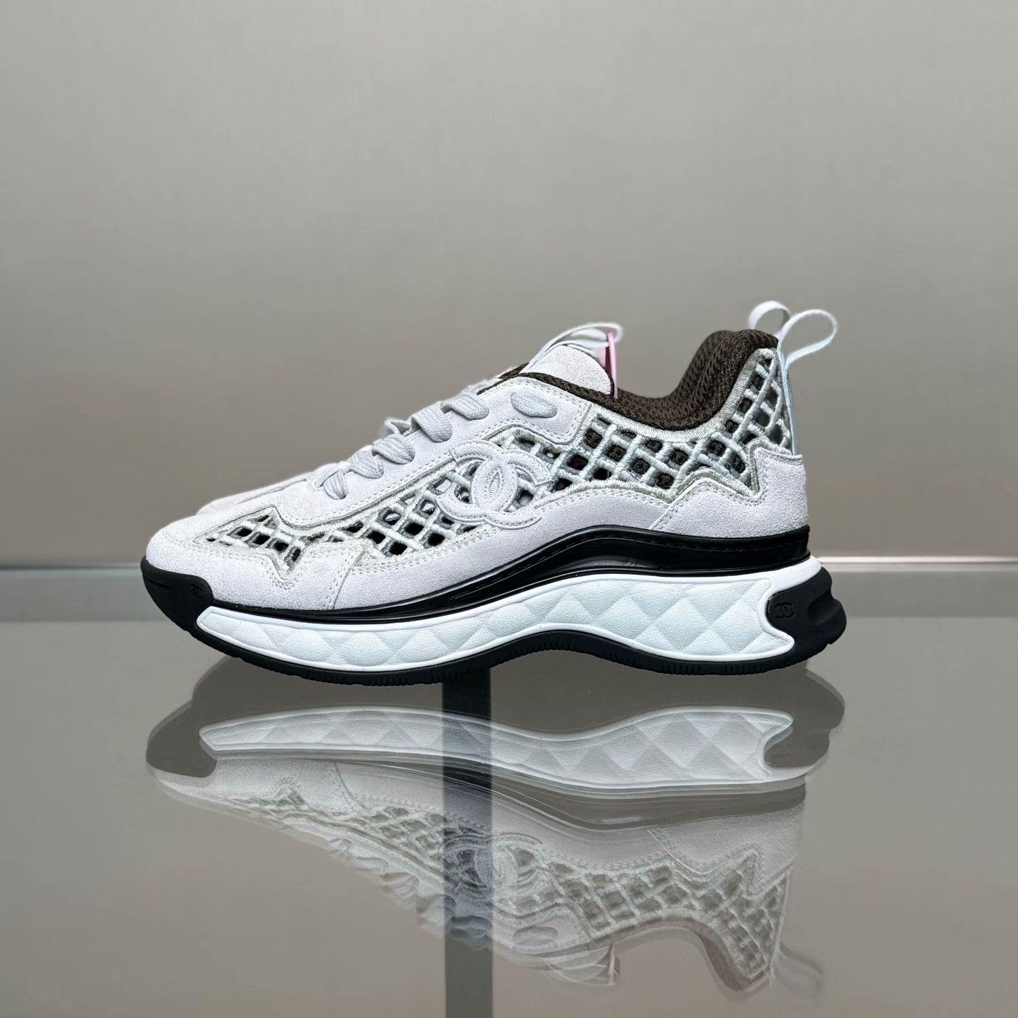 Chanel Chanel Retro Embroidered Lowtop Sneakers 35 Women Size US 5 / IT 35 - 2 Thumbnail