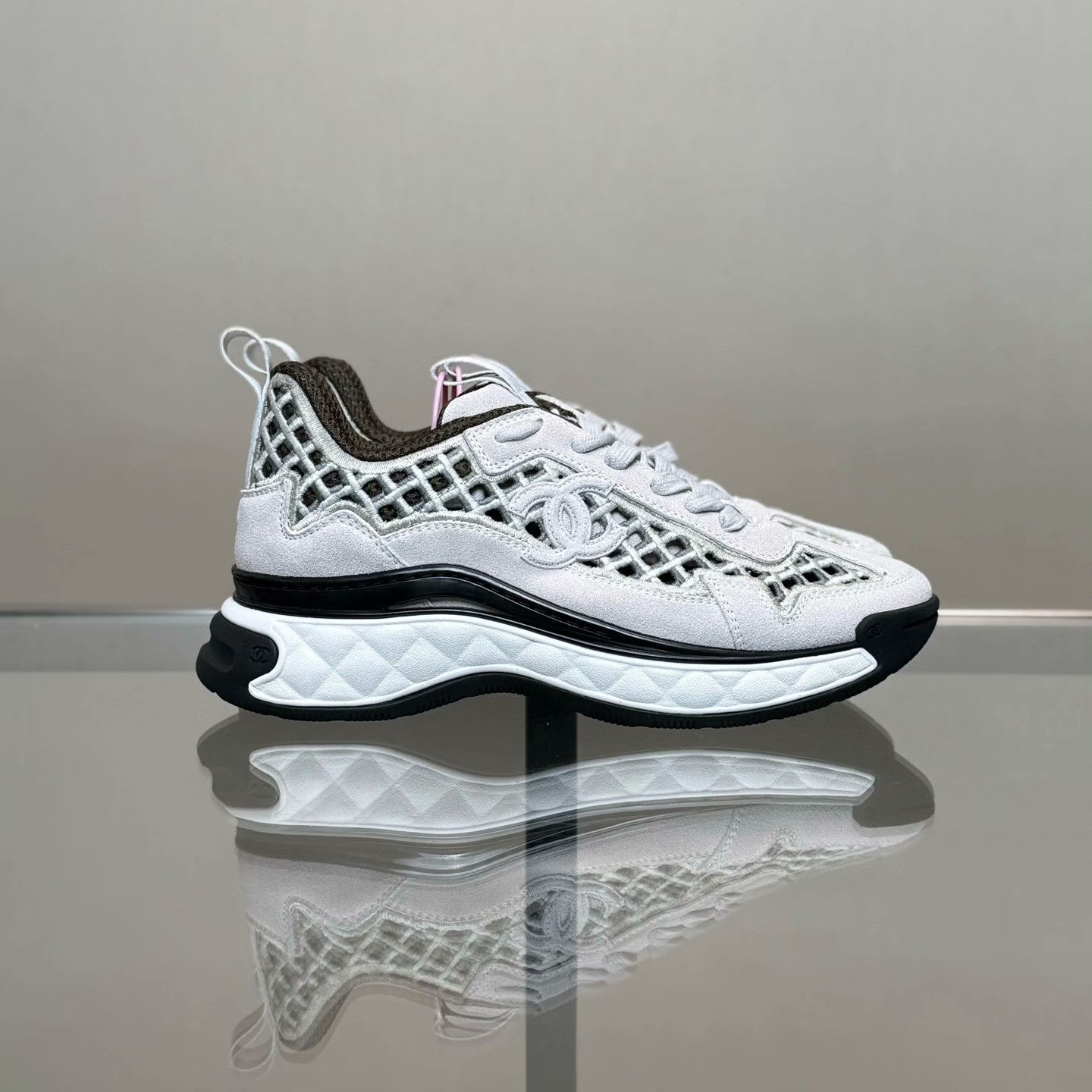 Chanel Chanel Retro Embroidered Lowtop Sneakers 35 Women Size US 5 / IT 35 - 4 Thumbnail