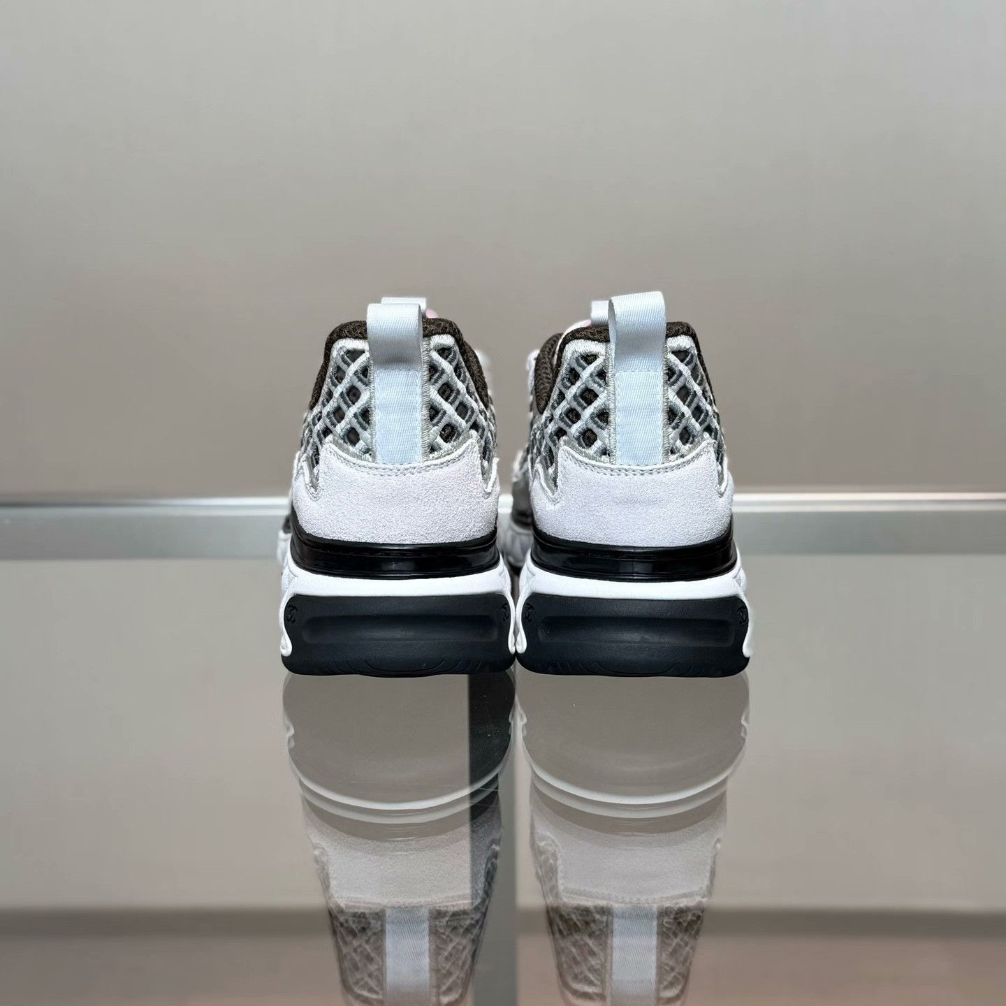Chanel Chanel Retro Embroidered Lowtop Sneakers 35 Women Size US 5 / IT 35 - 3 Thumbnail