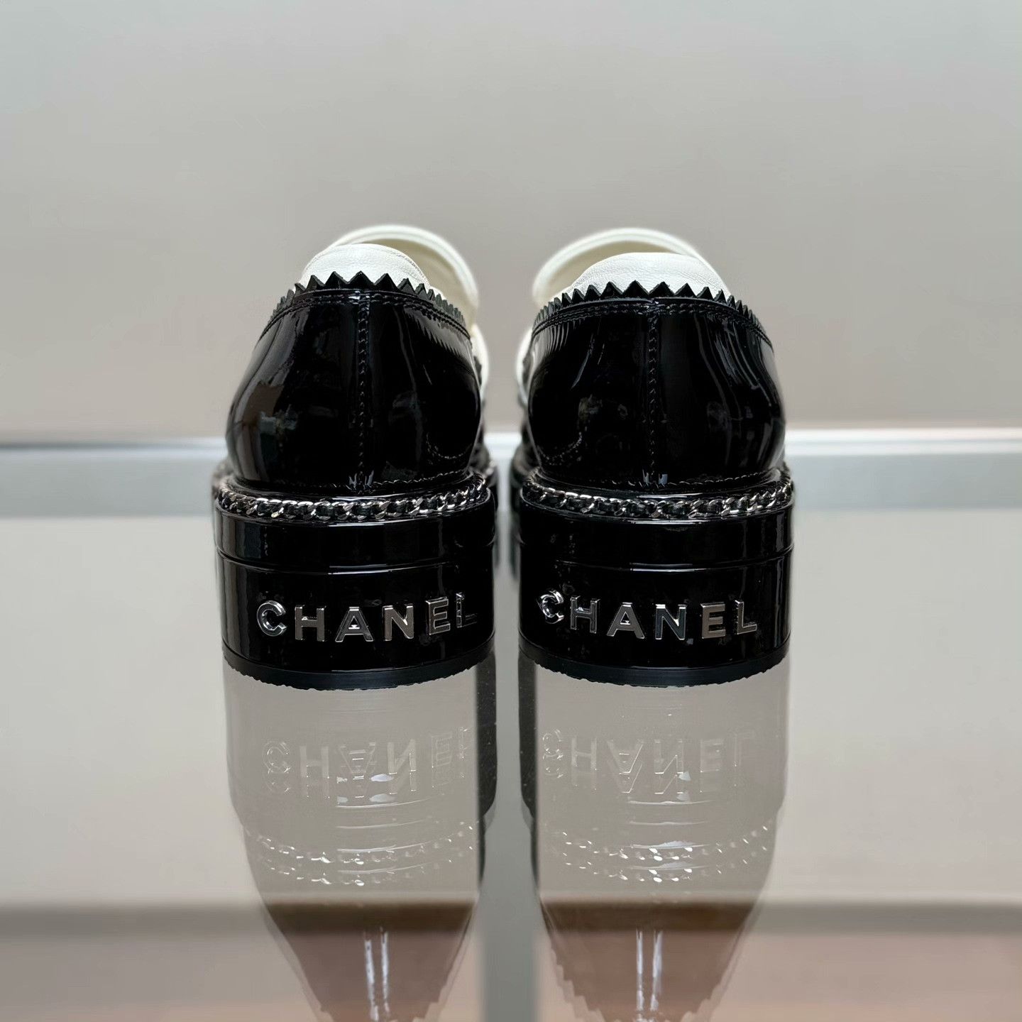 Chanel Chanel Patent Multi Lowtop Sneakers 35 Women Size US 5 / IT 35 - 4 Thumbnail